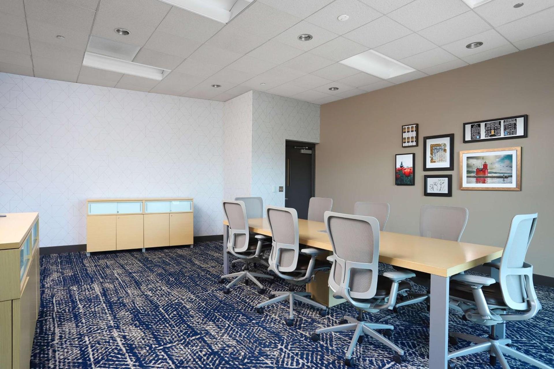 Tulyp, Tapestry Collection by Hilton photo 36