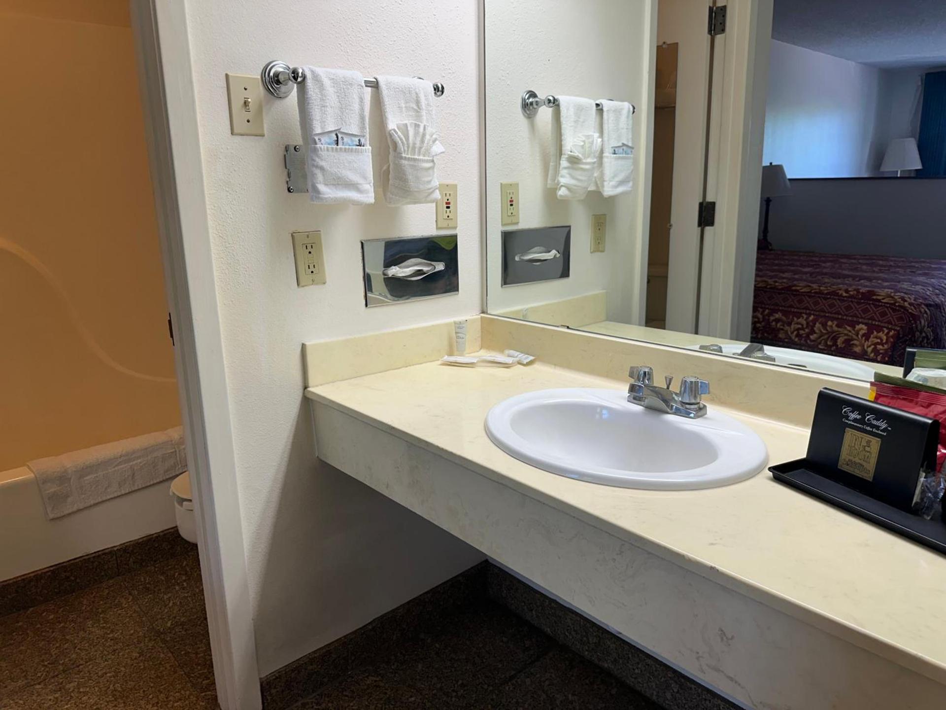 Windcrest Inn and Suites photo 38
