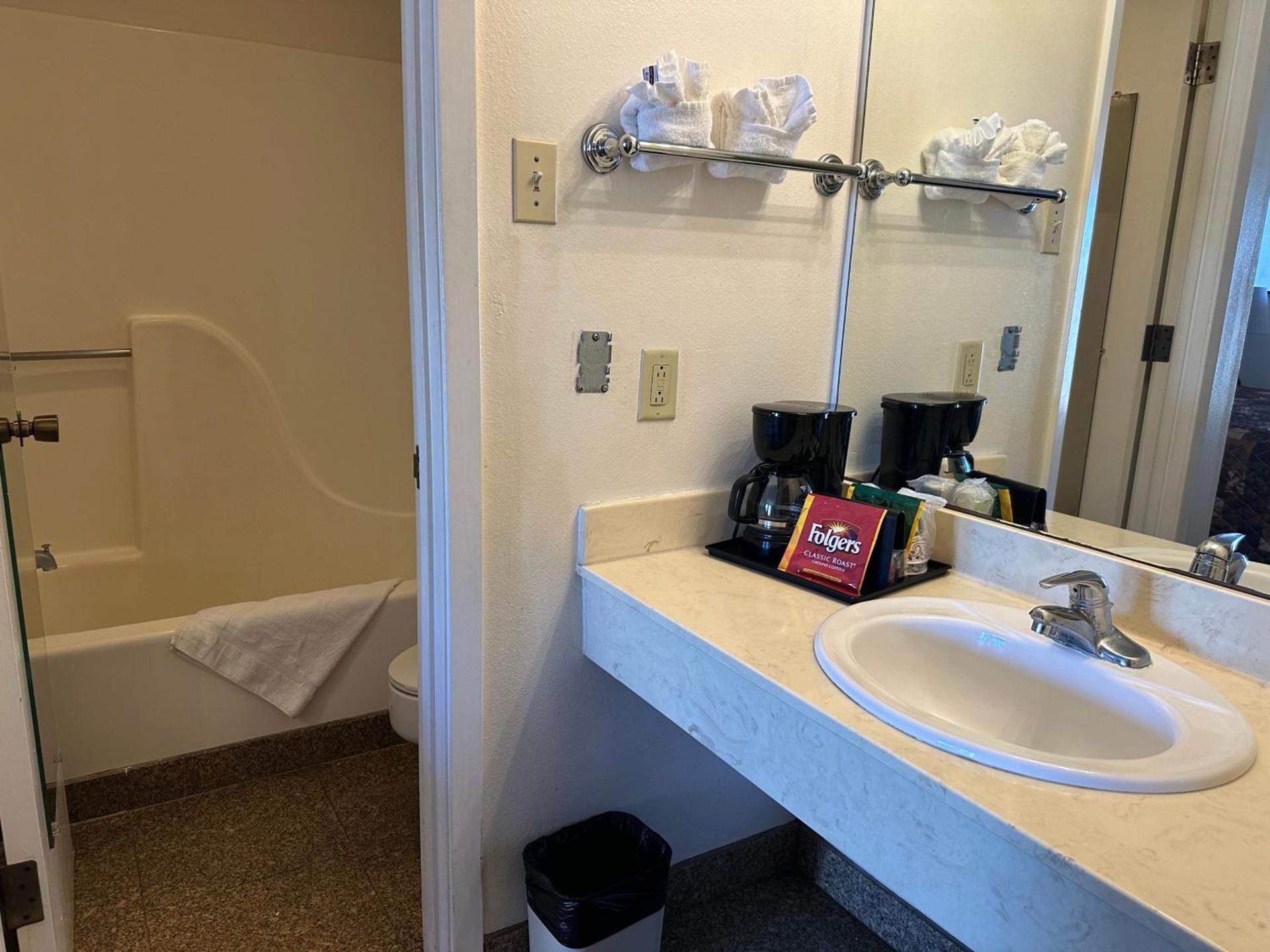Windcrest Inn and Suites photo 51