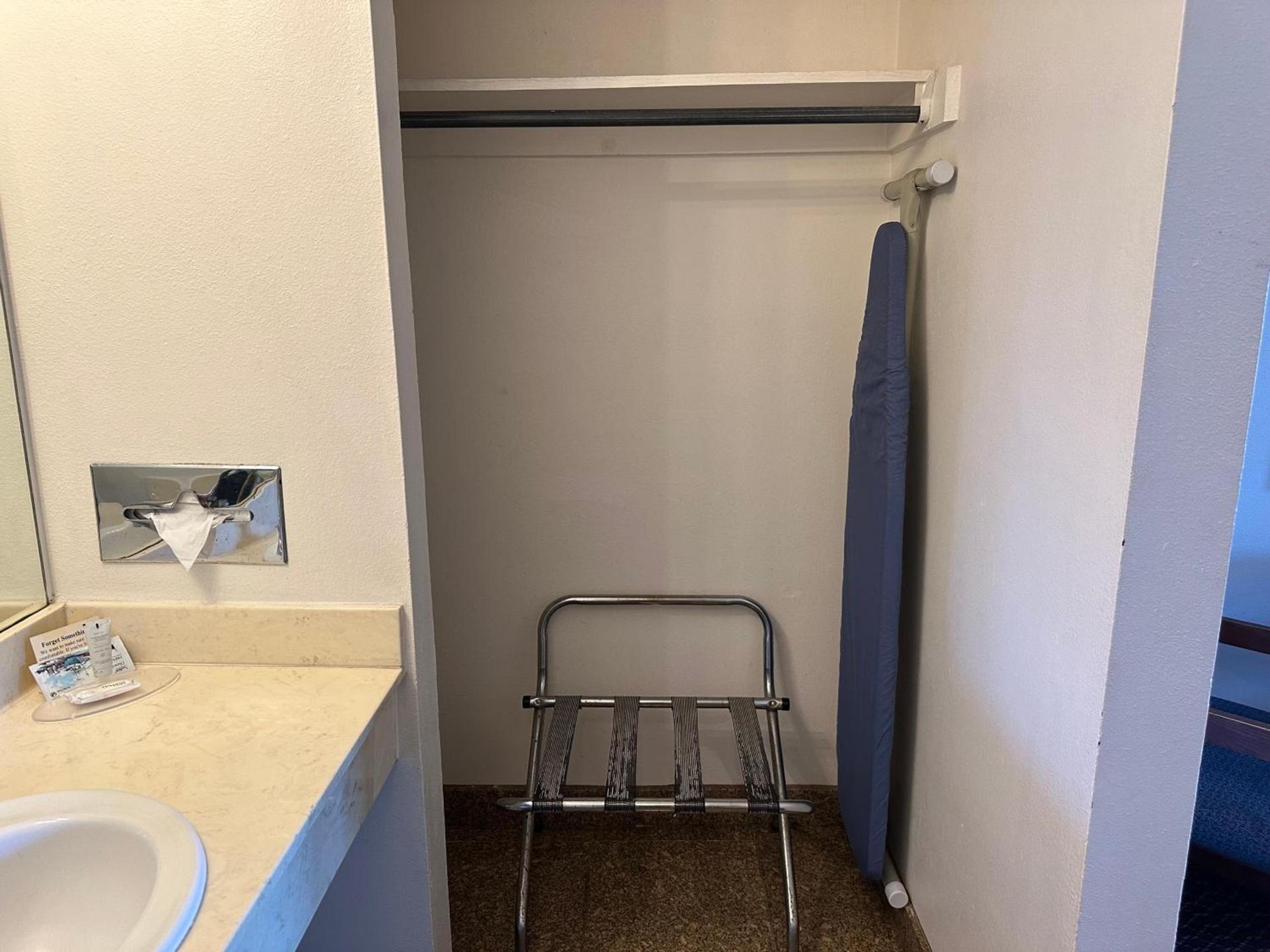 Windcrest Inn and Suites photo 40