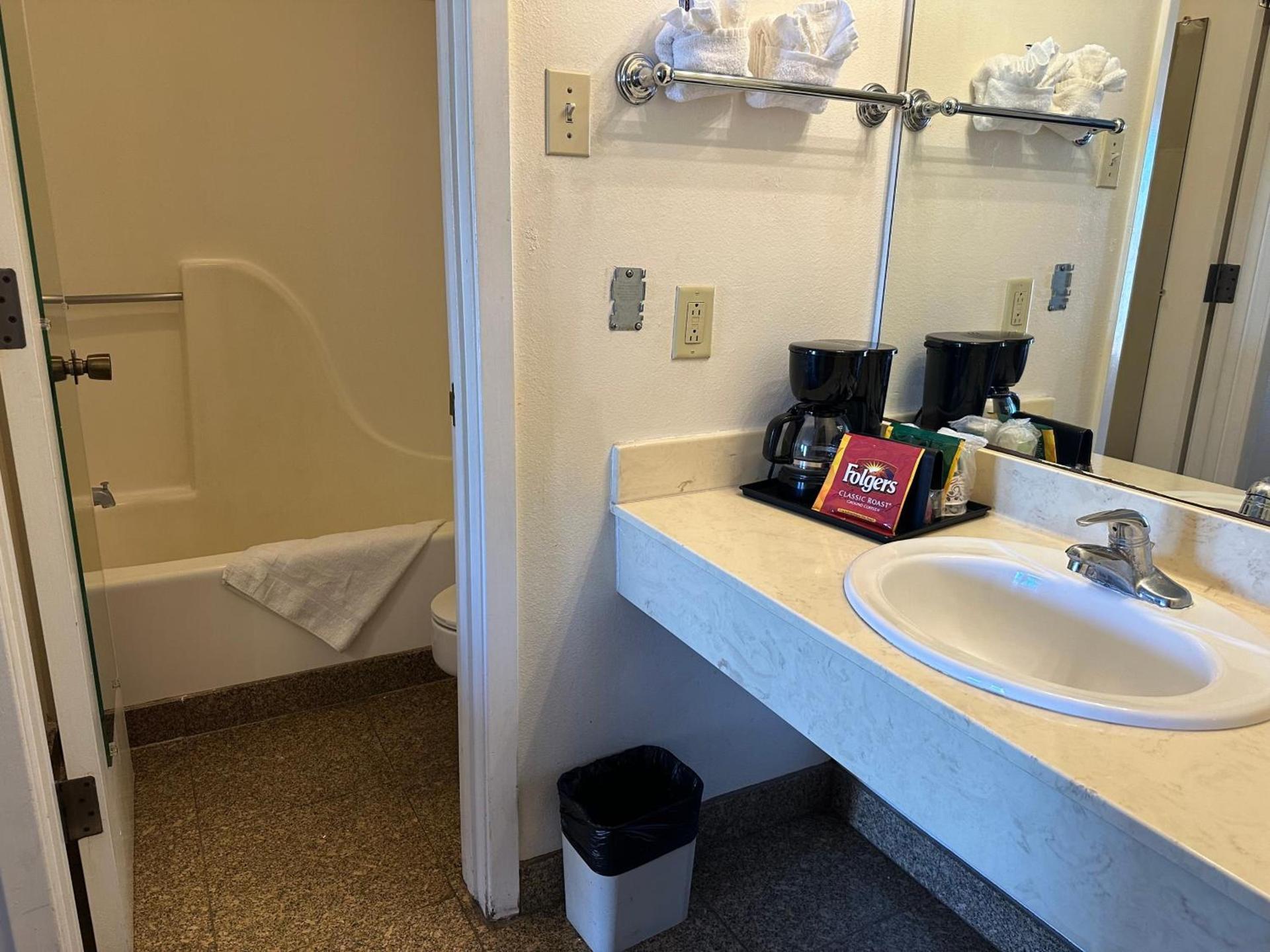 Windcrest Inn and Suites photo 42