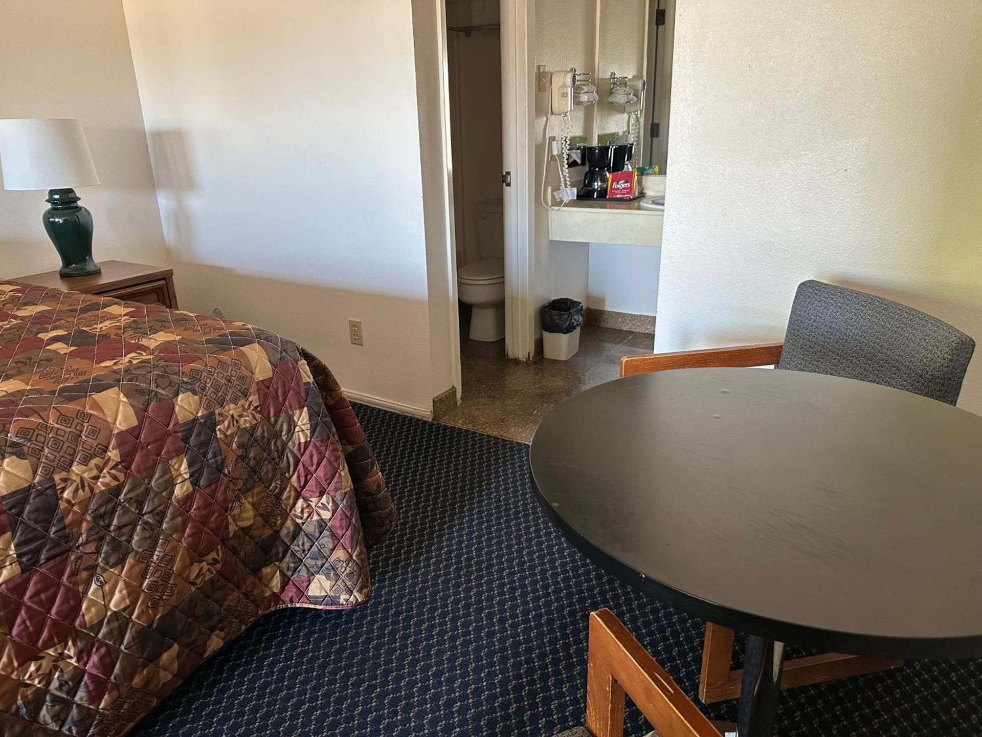 Windcrest Inn and Suites photo 43
