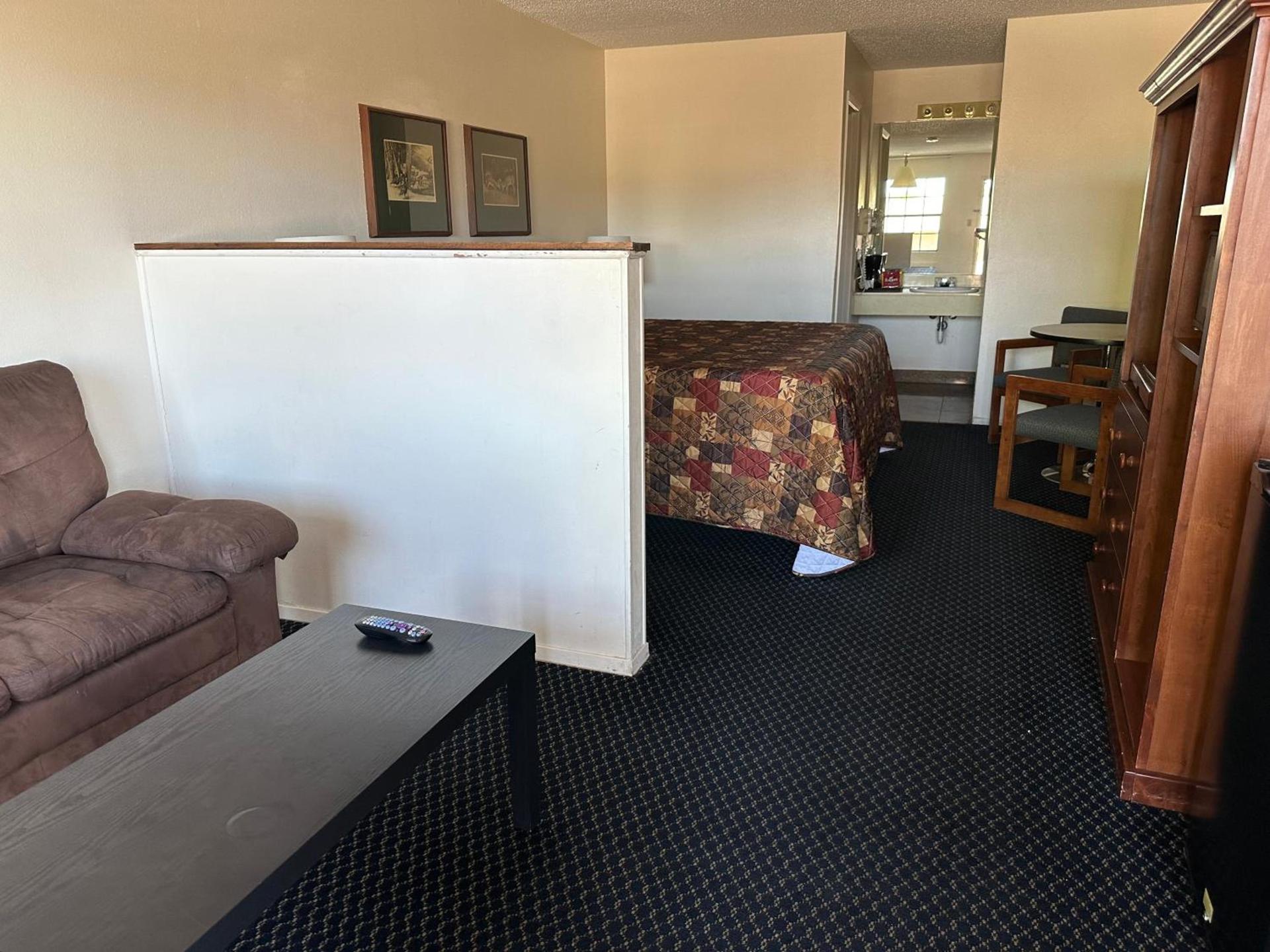 Windcrest Inn and Suites photo 45