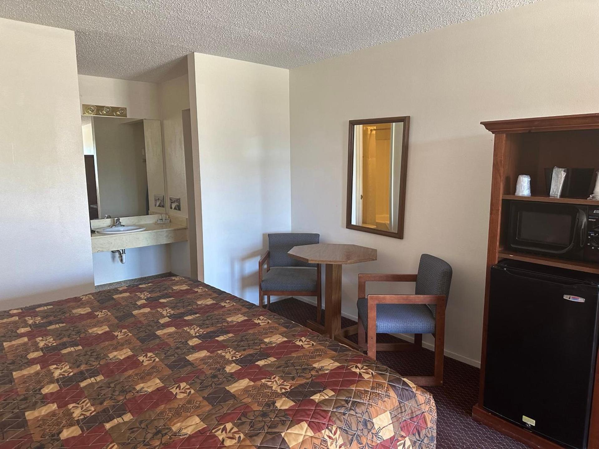 Windcrest Inn and Suites photo 53