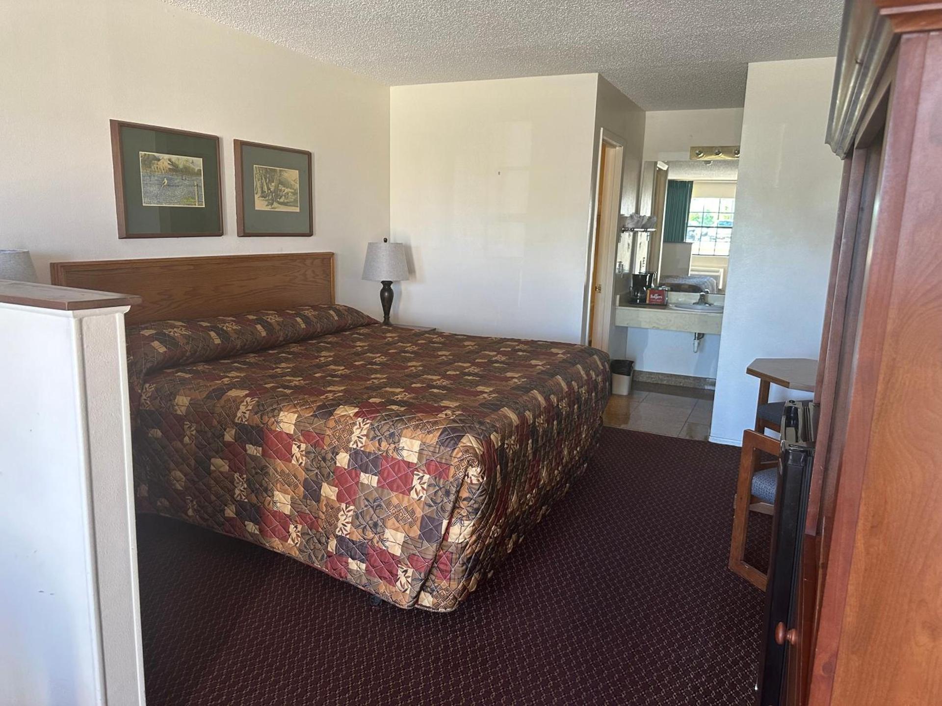 Windcrest Inn and Suites photo 54