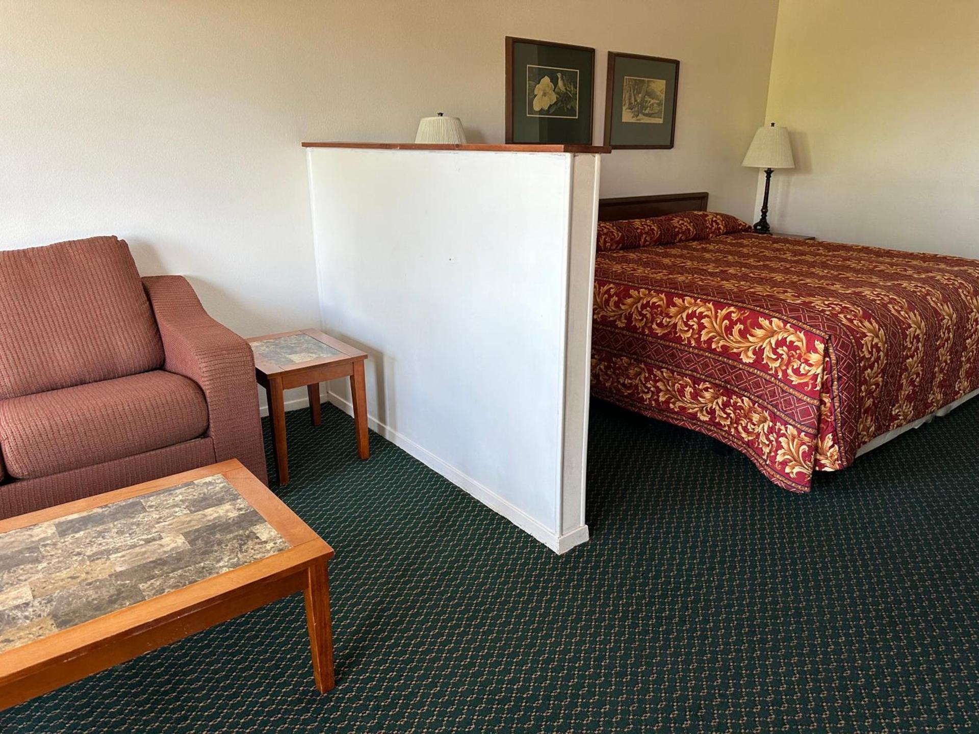 Windcrest Inn and Suites photo 60