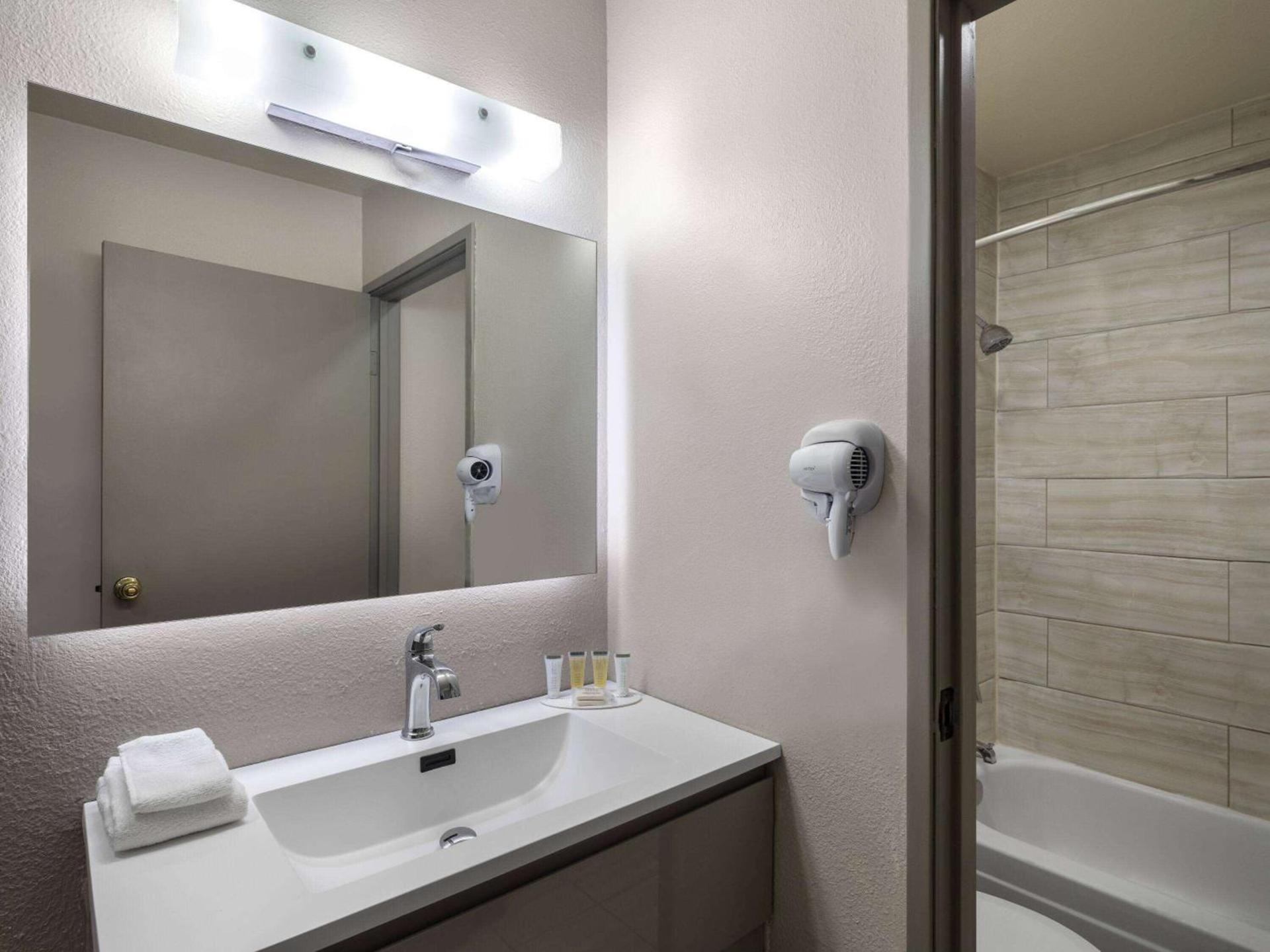 Days Inn by Wyndham Las Vegas Airport Near the Strip photo 17