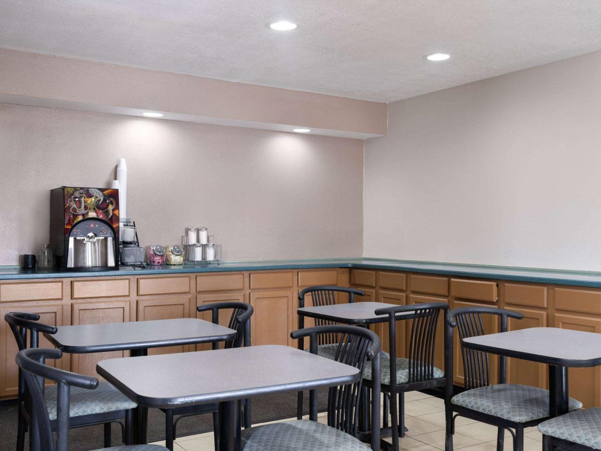 Travelodge by Wyndham Tucson AZ photo 39