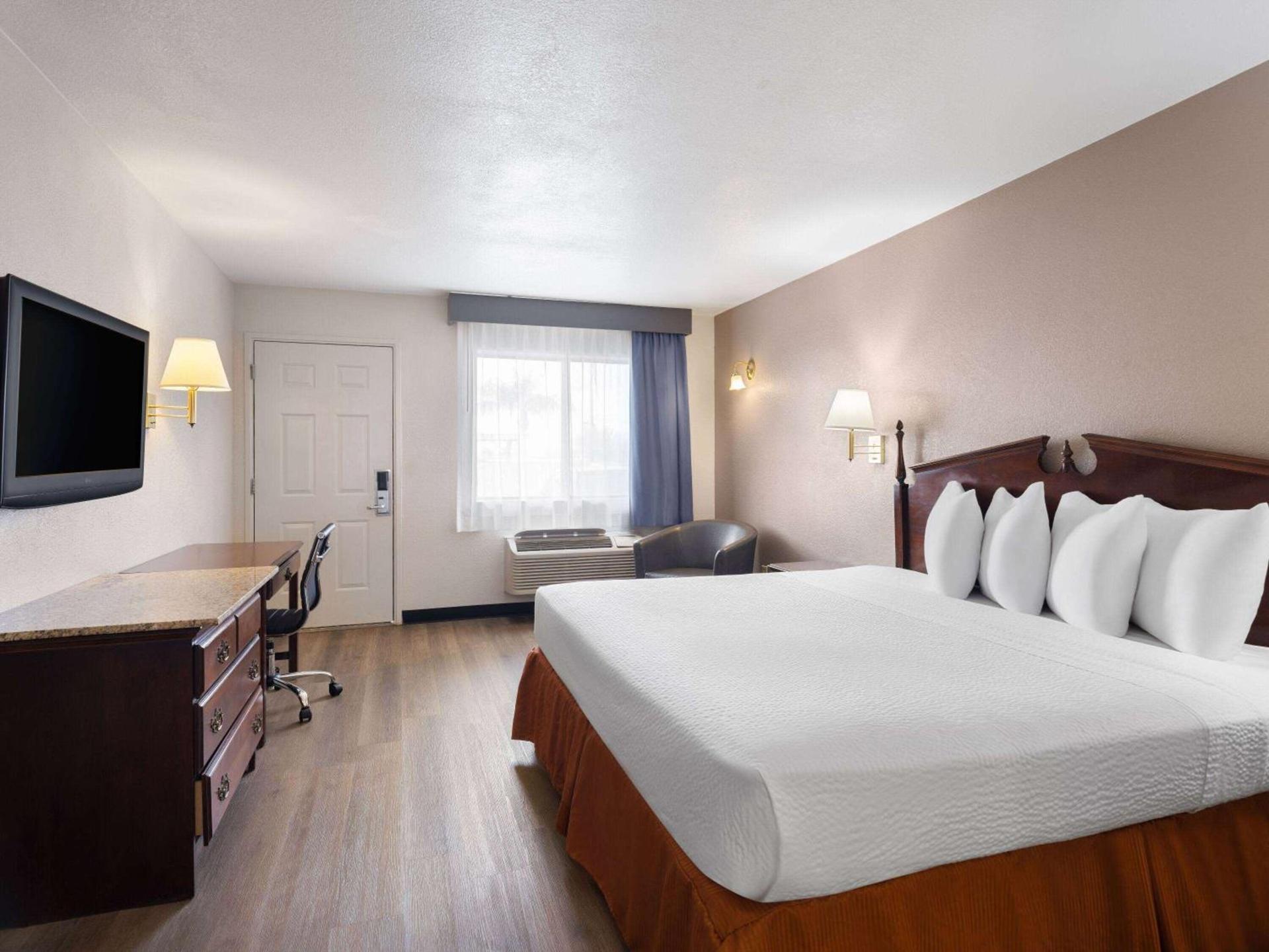 Travelodge by Wyndham Tucson AZ photo 7