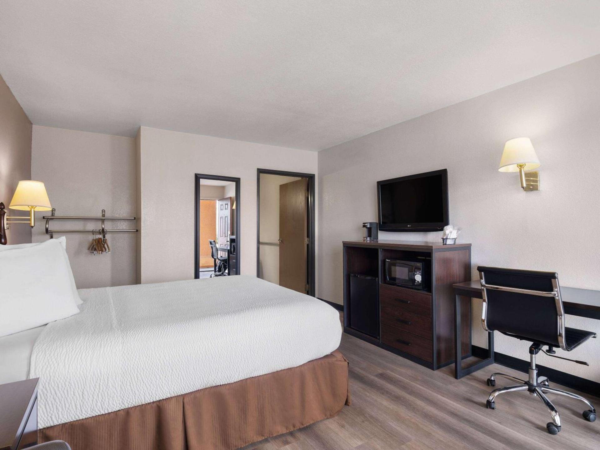 Travelodge by Wyndham Tucson AZ photo 11
