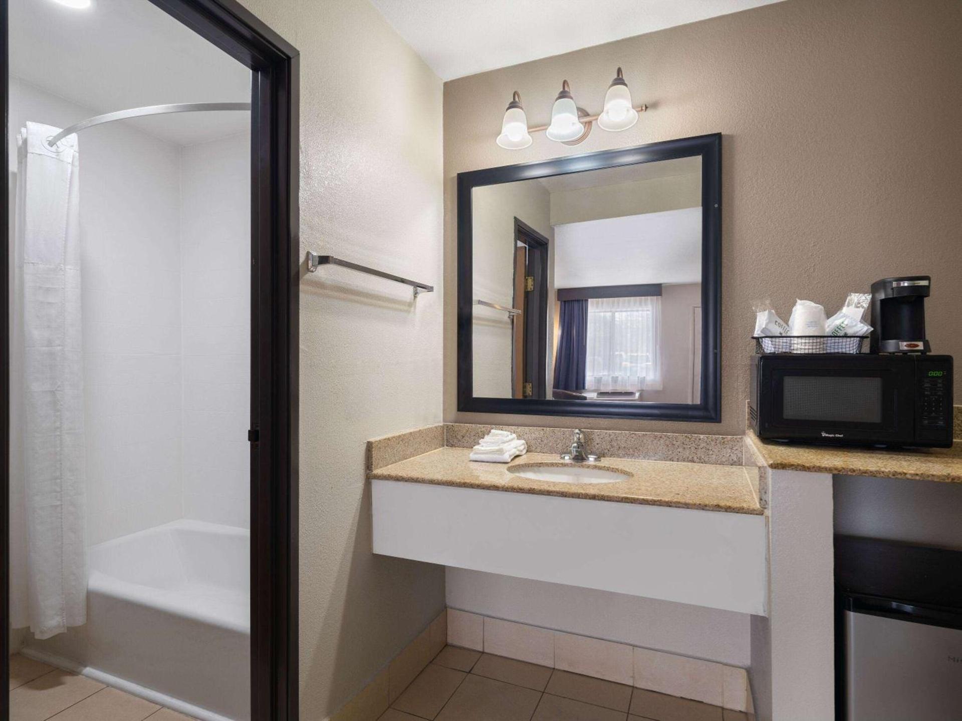 Travelodge by Wyndham Tucson AZ photo 13