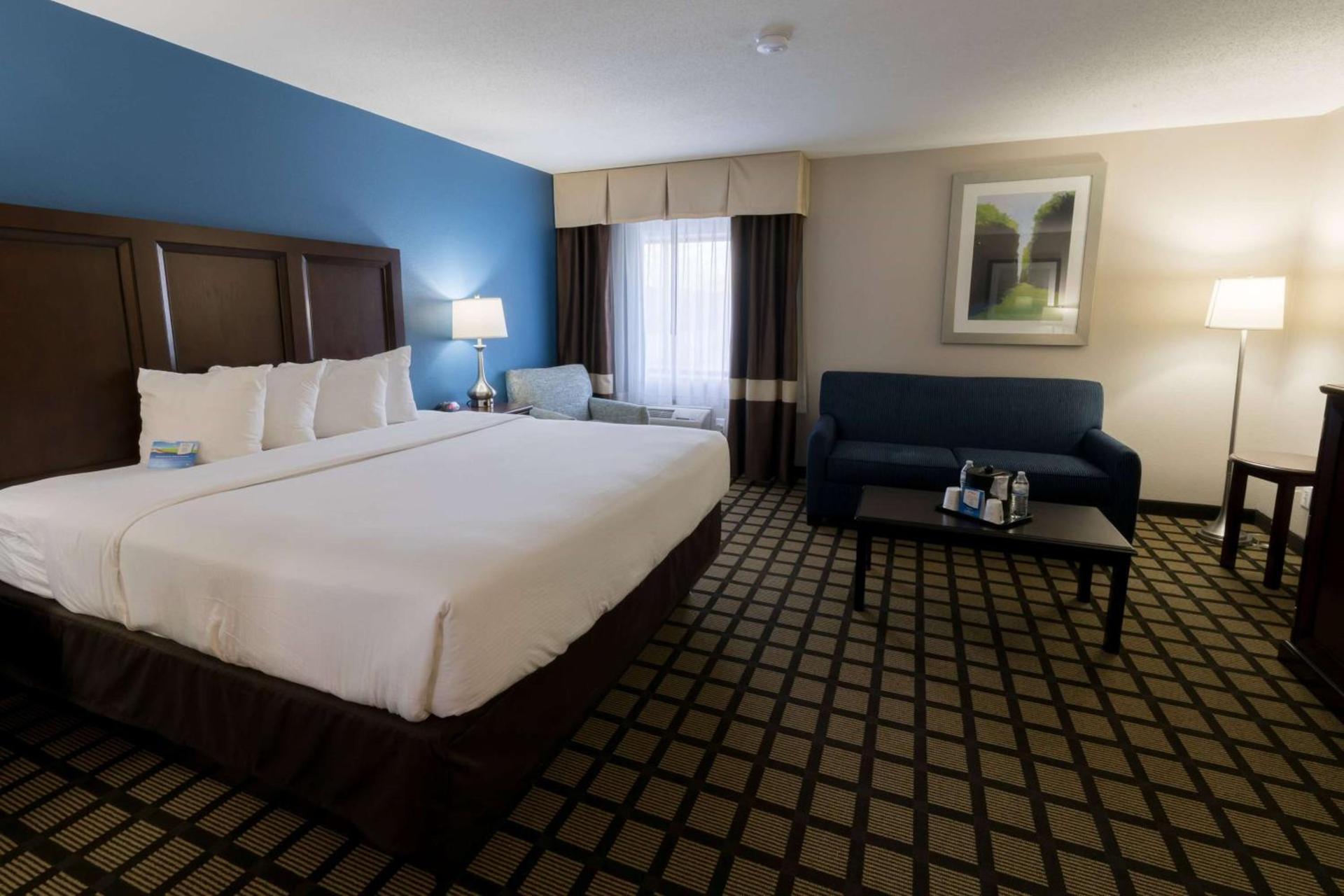 Baymont by Wyndham Detroit Airport/Romulus photo 14