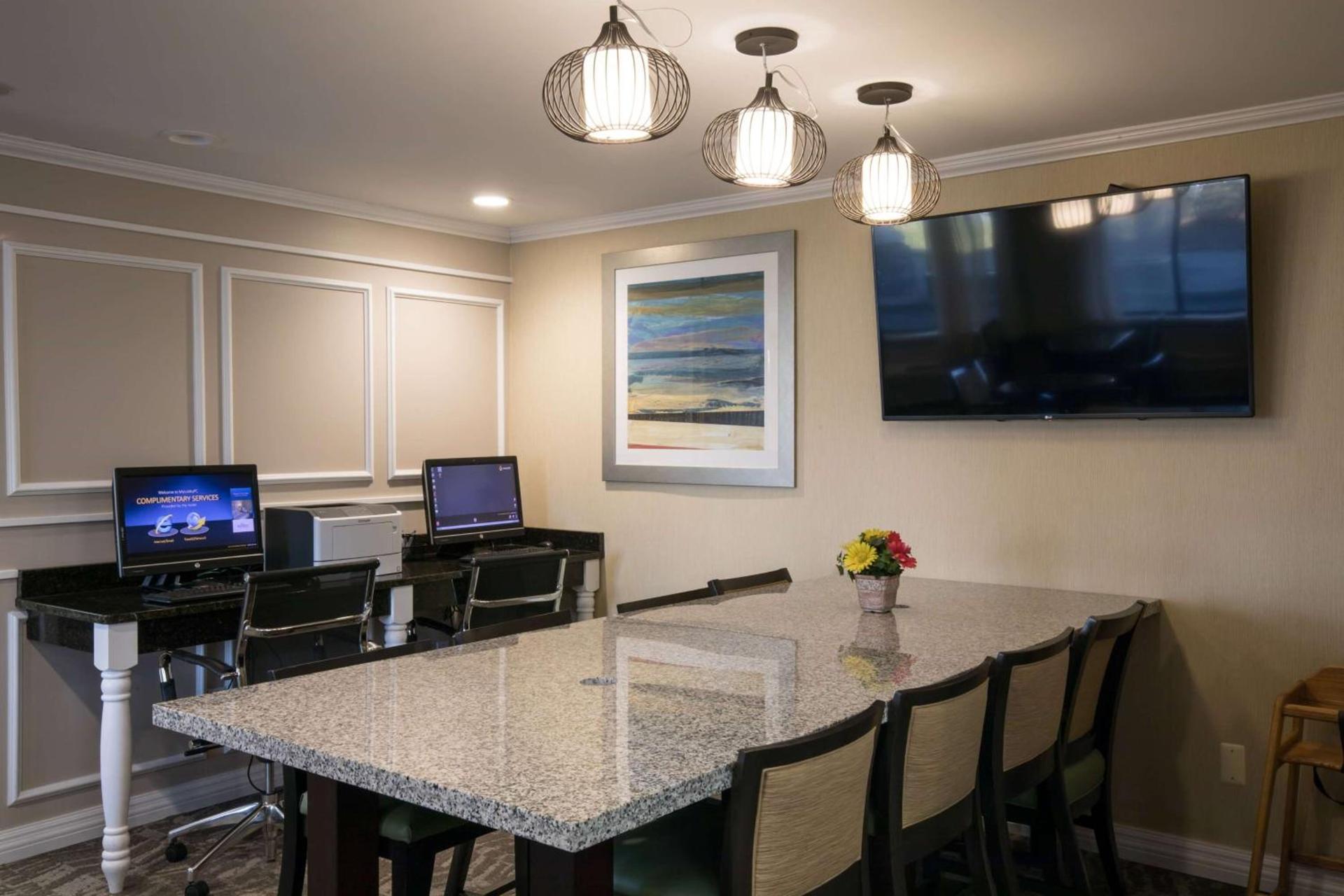 Baymont by Wyndham Detroit Airport/Romulus photo 21