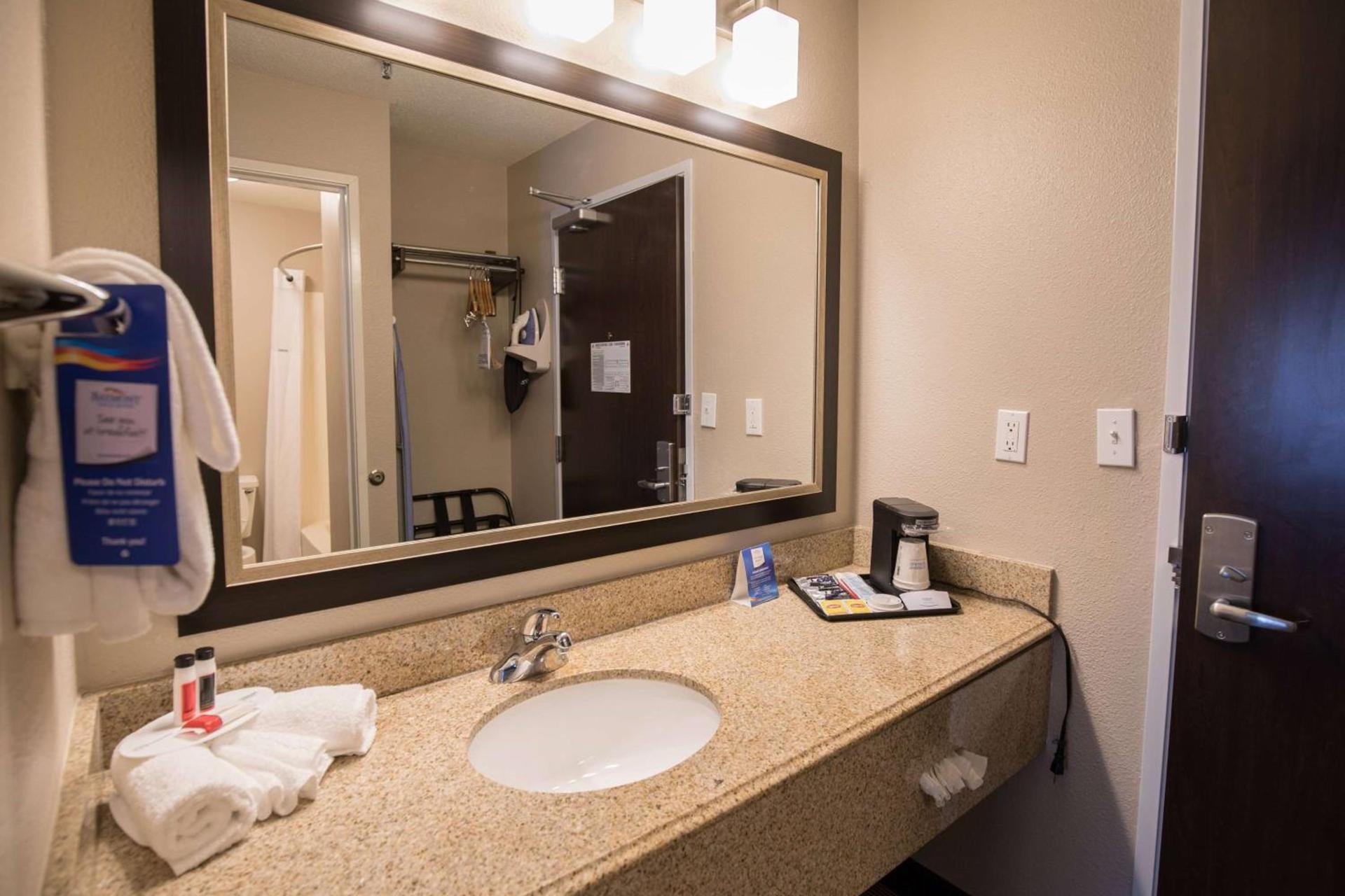 Baymont by Wyndham Detroit Airport/Romulus photo 24