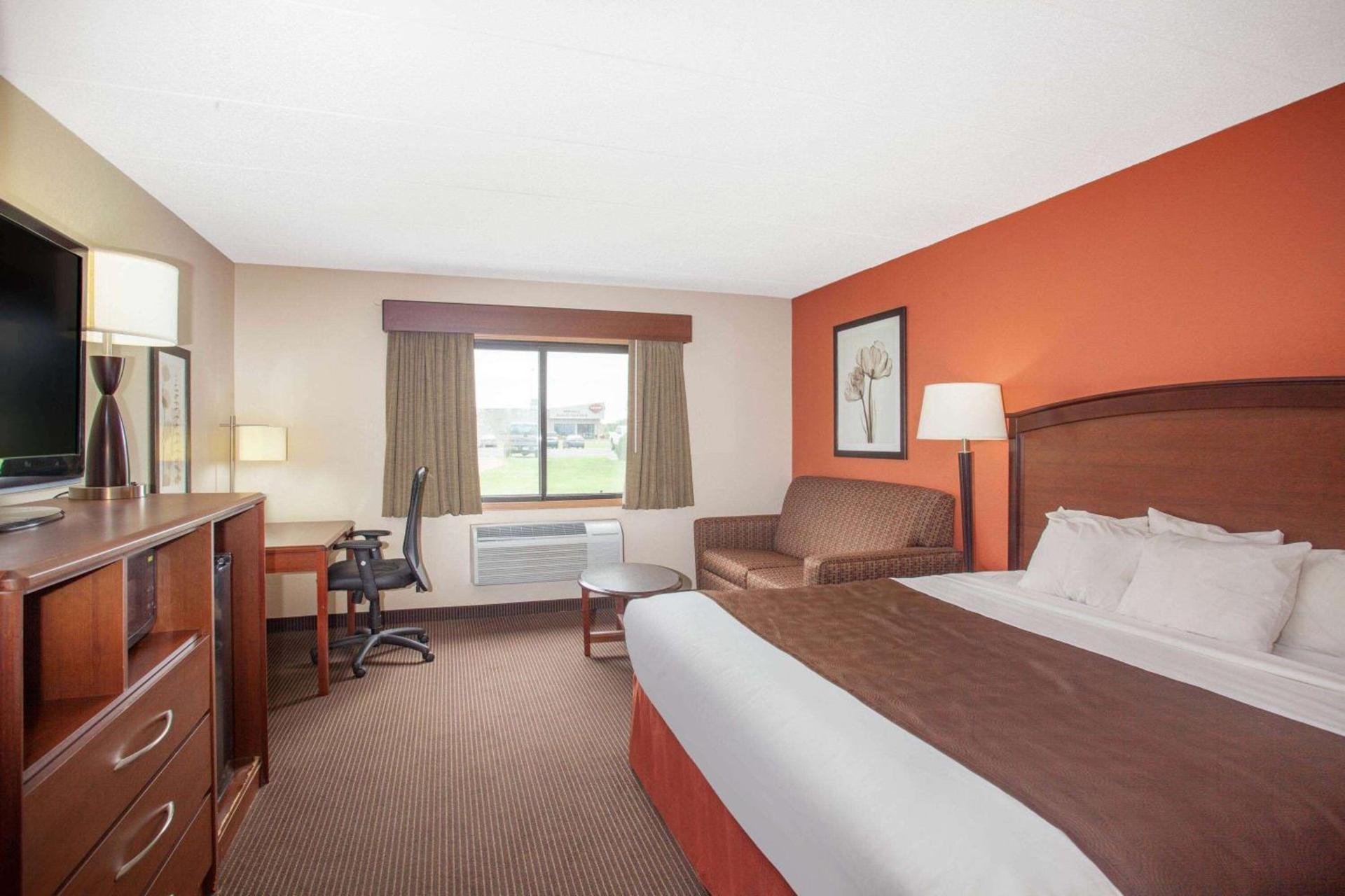 AmericInn by Wyndham Albert Lea photo 8