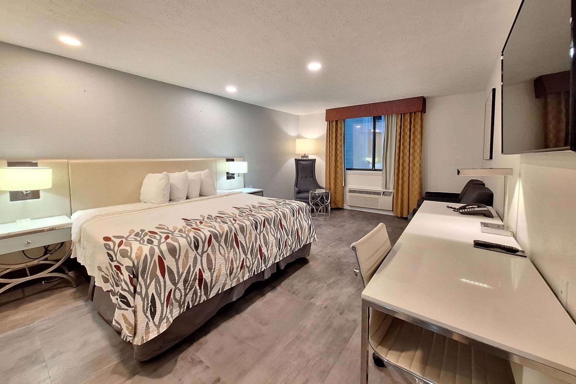 Travelodge by Wyndham Indianapolis Speedway photo 46