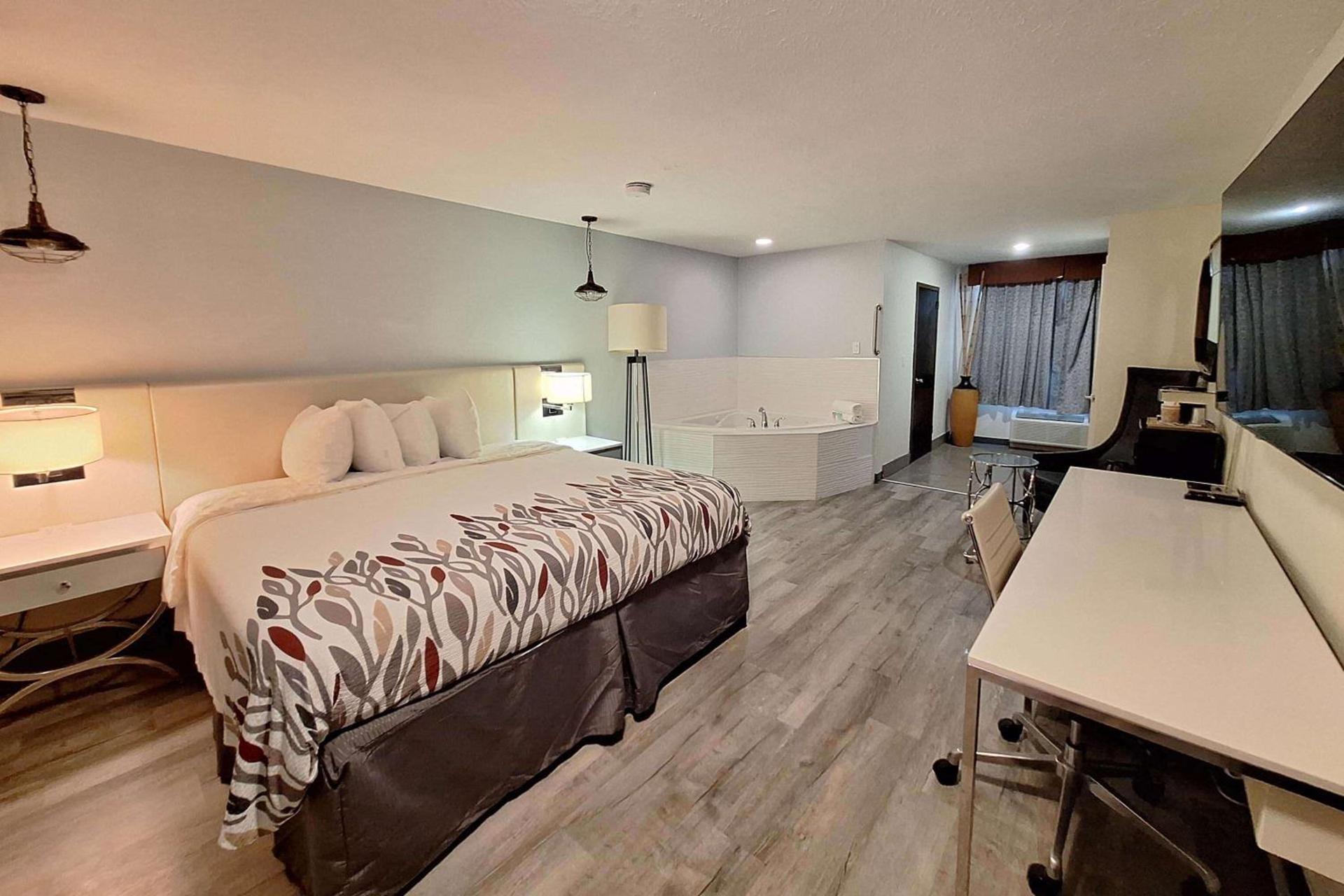 Travelodge by Wyndham Indianapolis Speedway photo 41