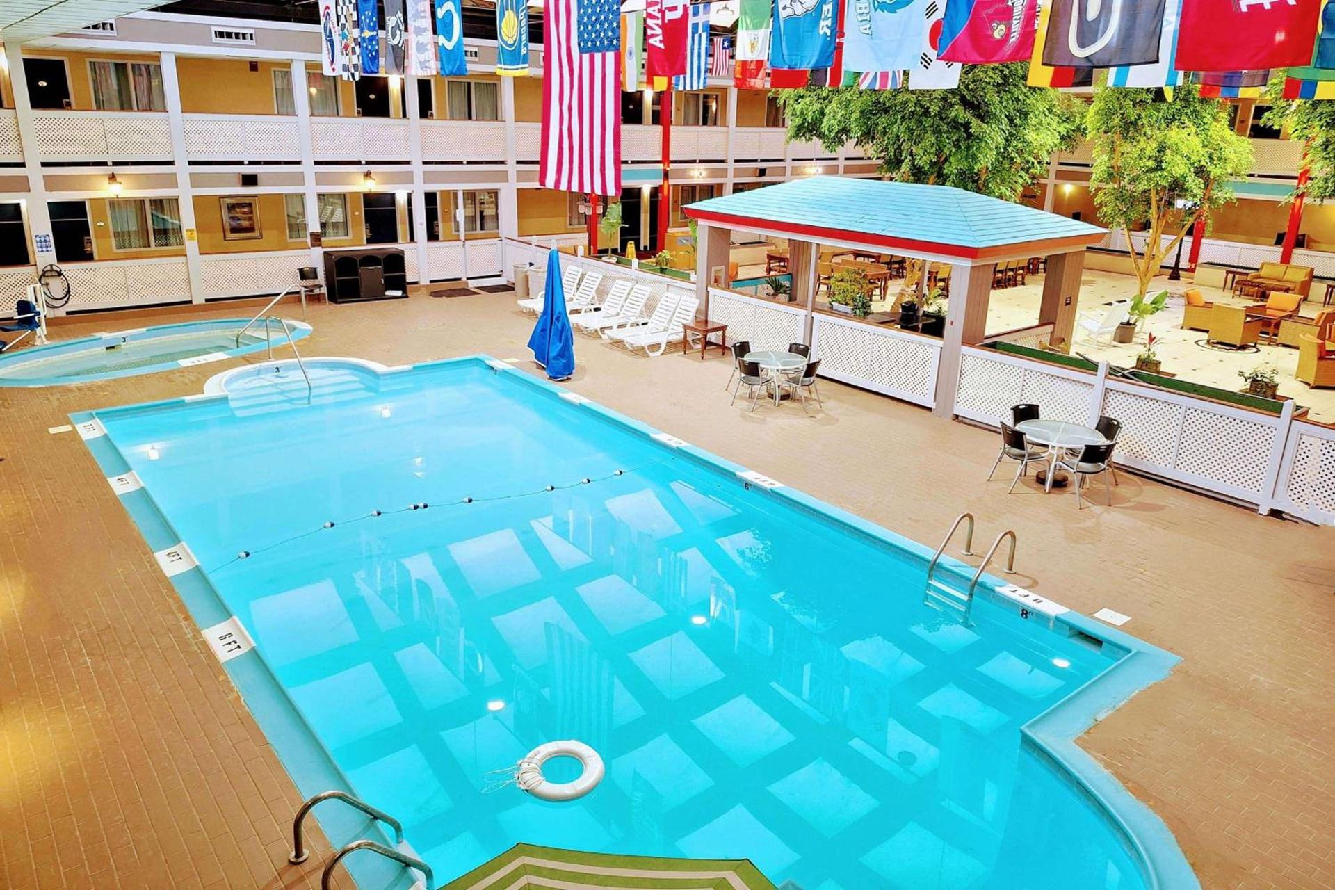 Travelodge by Wyndham Indianapolis Speedway photo 6