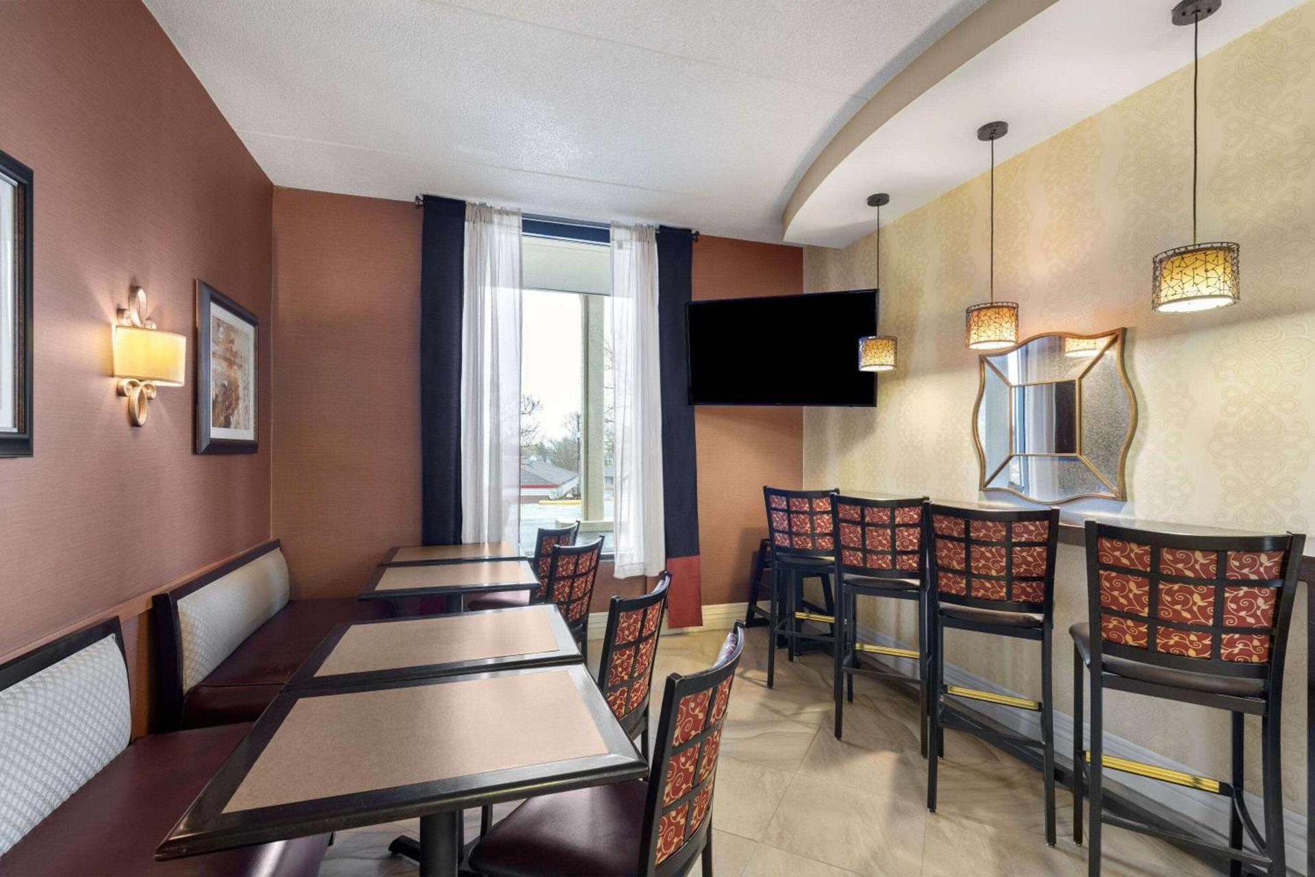 Days Inn by Wyndham Columbia Kentucky photo 4
