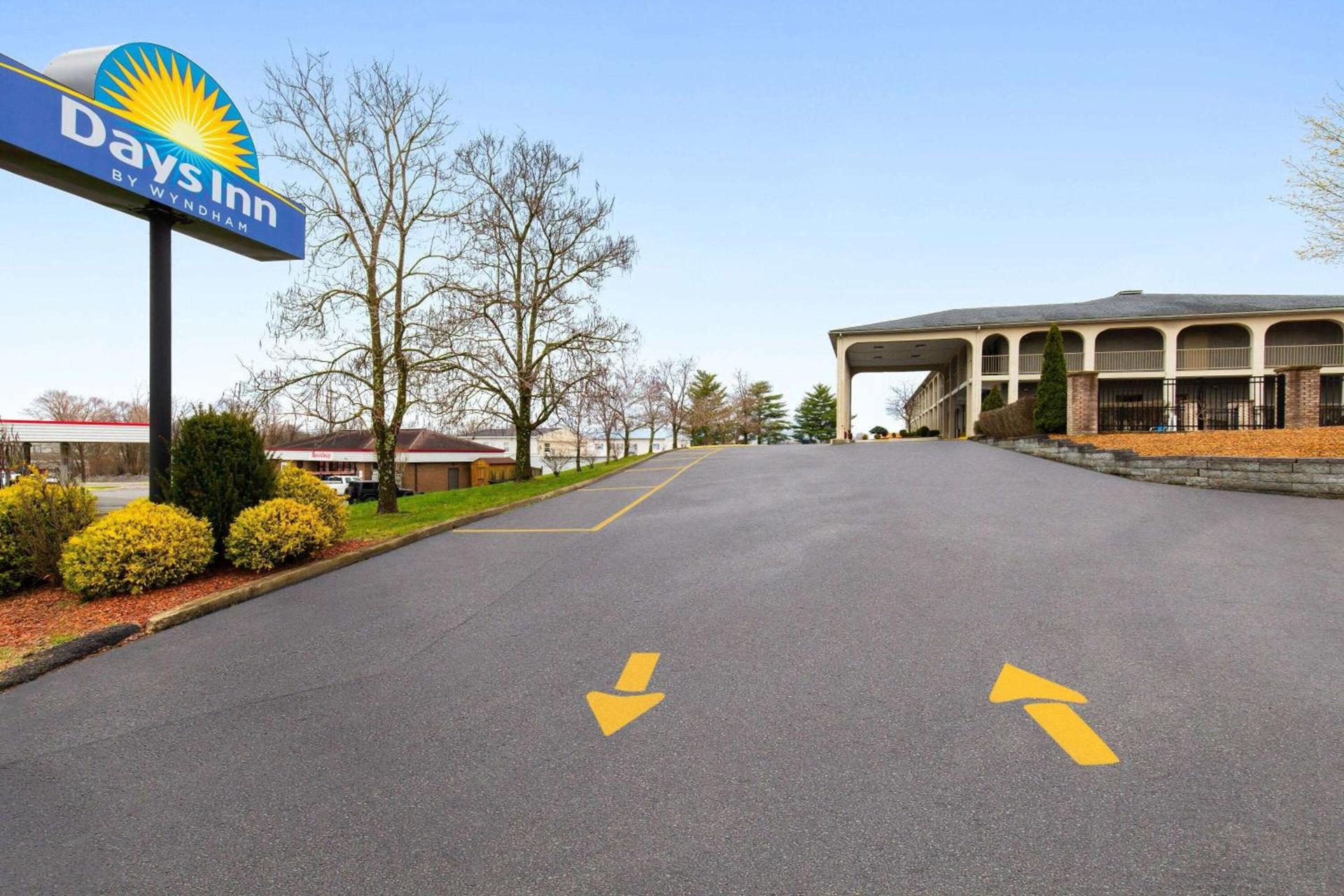 Days Inn by Wyndham Columbia Kentucky photo 8