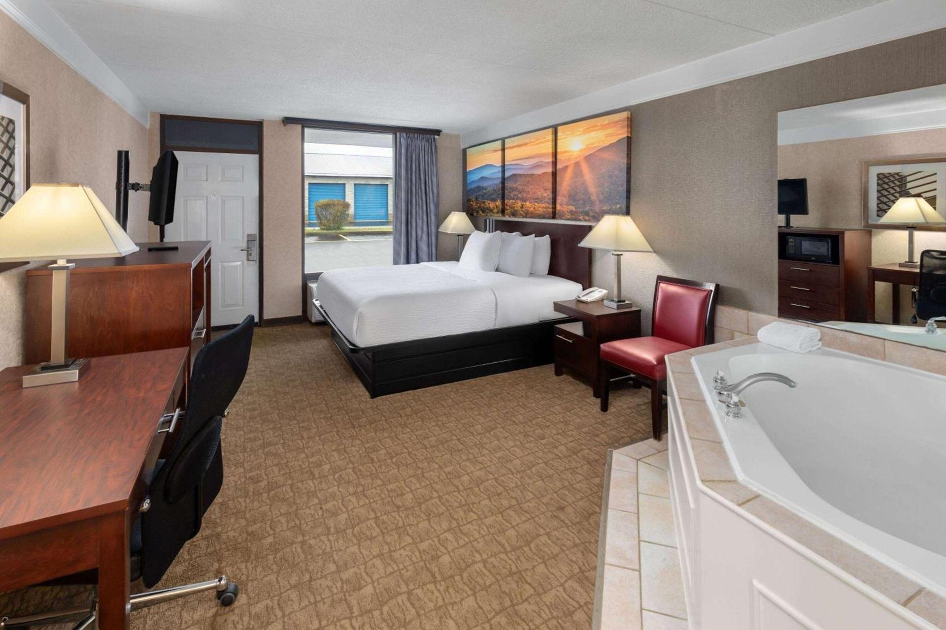 Days Inn by Wyndham Columbia Kentucky photo 10