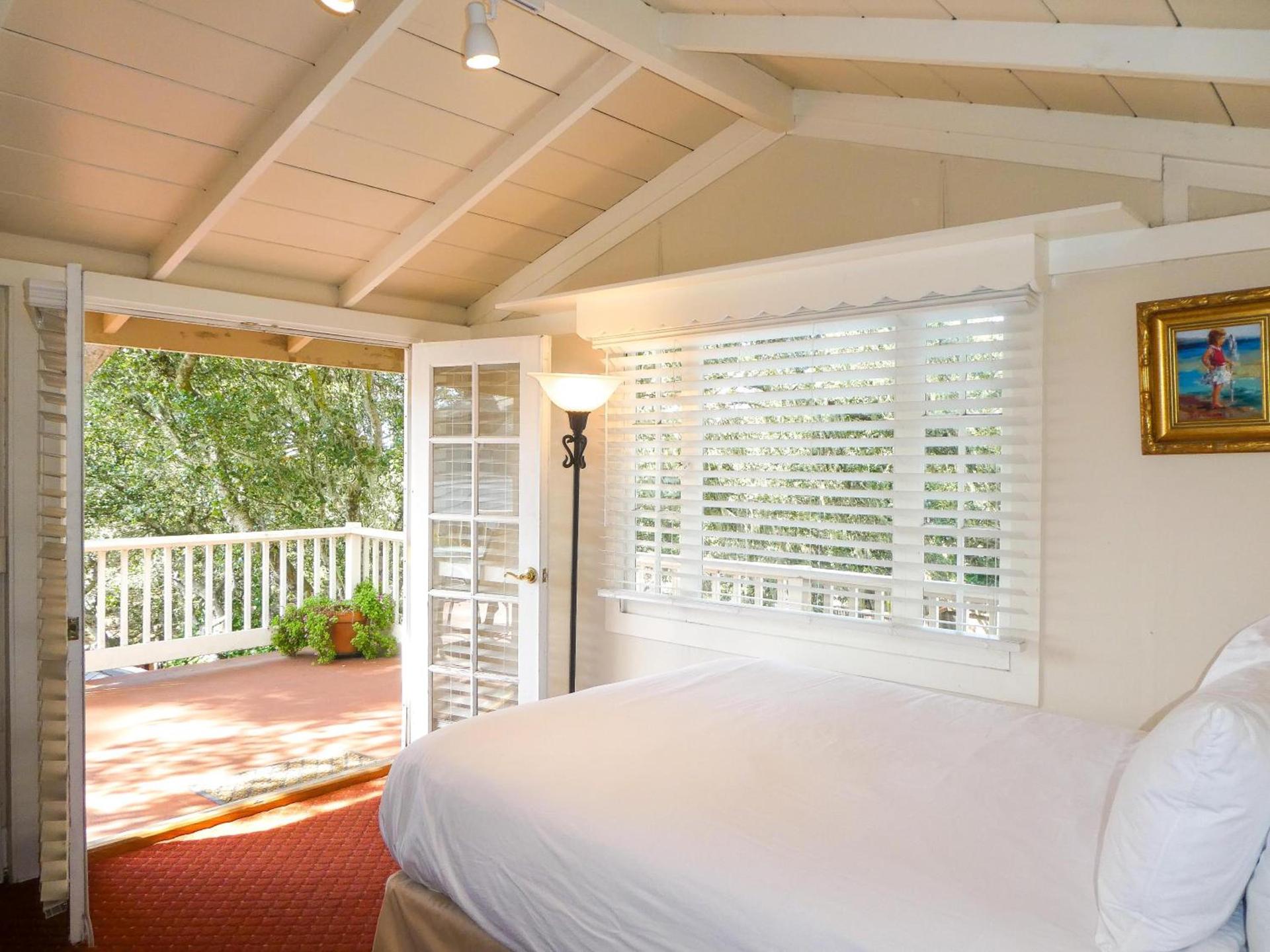 Carmel Fireplace Inn photo 9