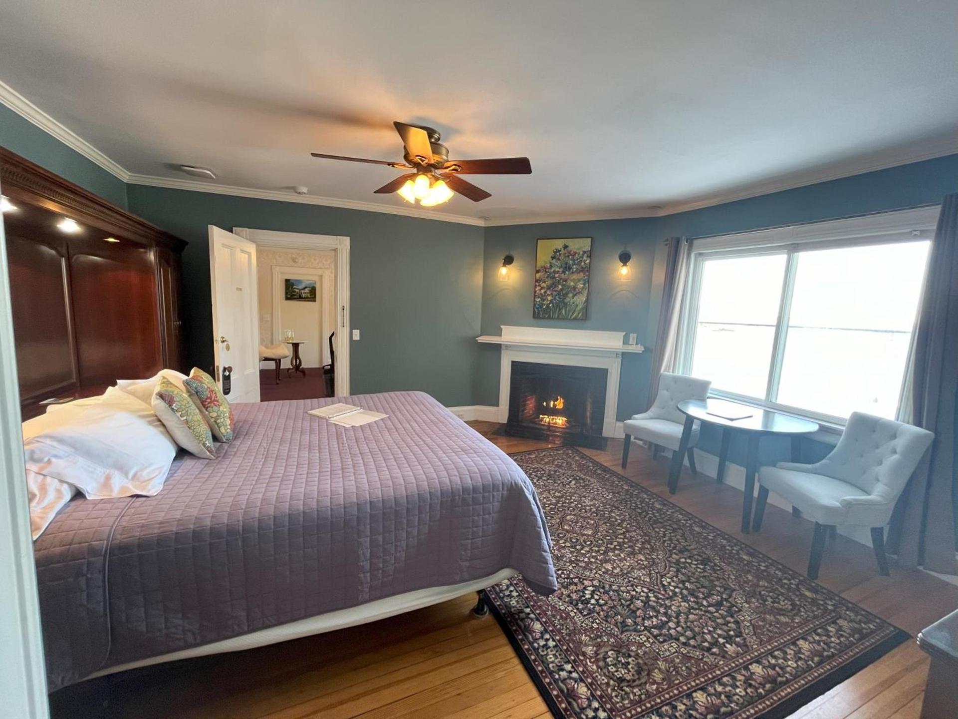 Saltair Inn Waterfront B&B photo 9