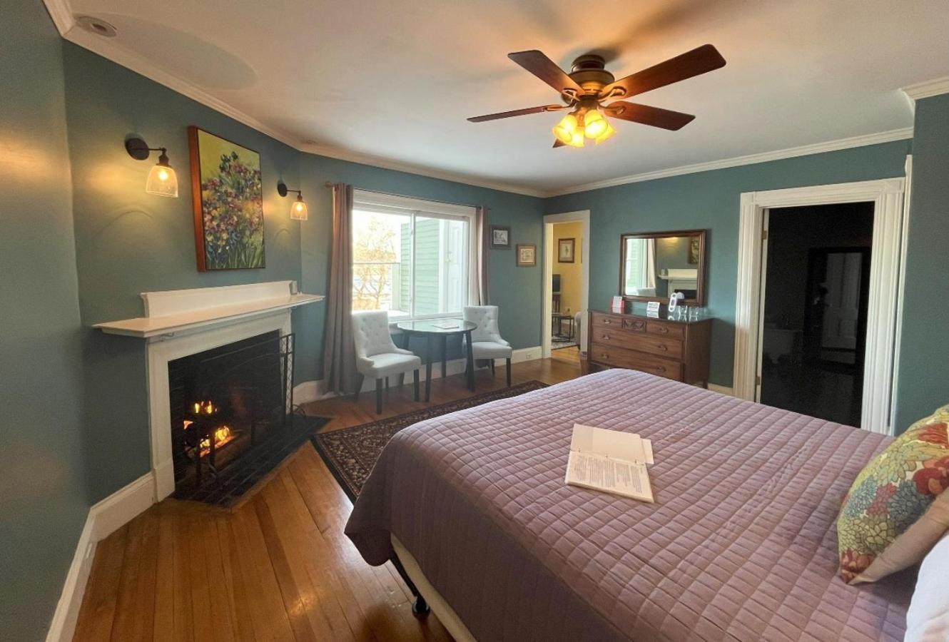 Saltair Inn Waterfront B&B photo 10