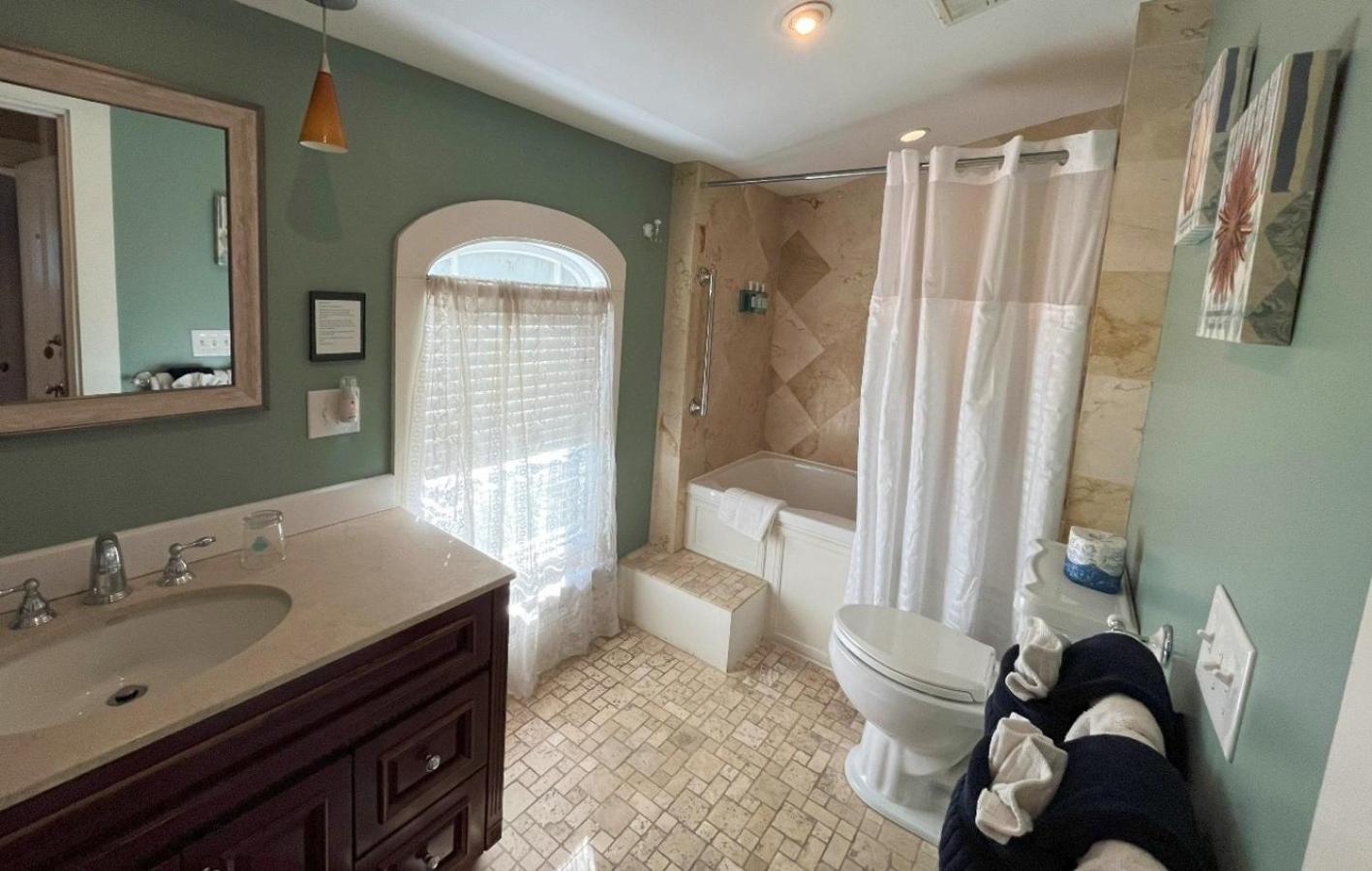 Saltair Inn Waterfront B&B photo 77