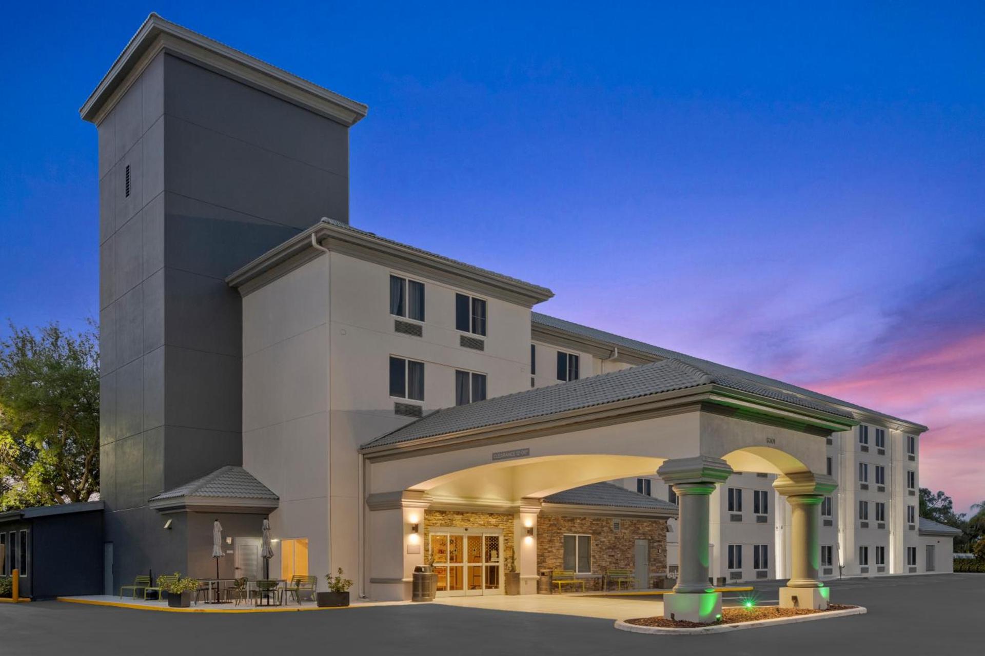 Spark by Hilton Orlando near SeaWorld photo 37