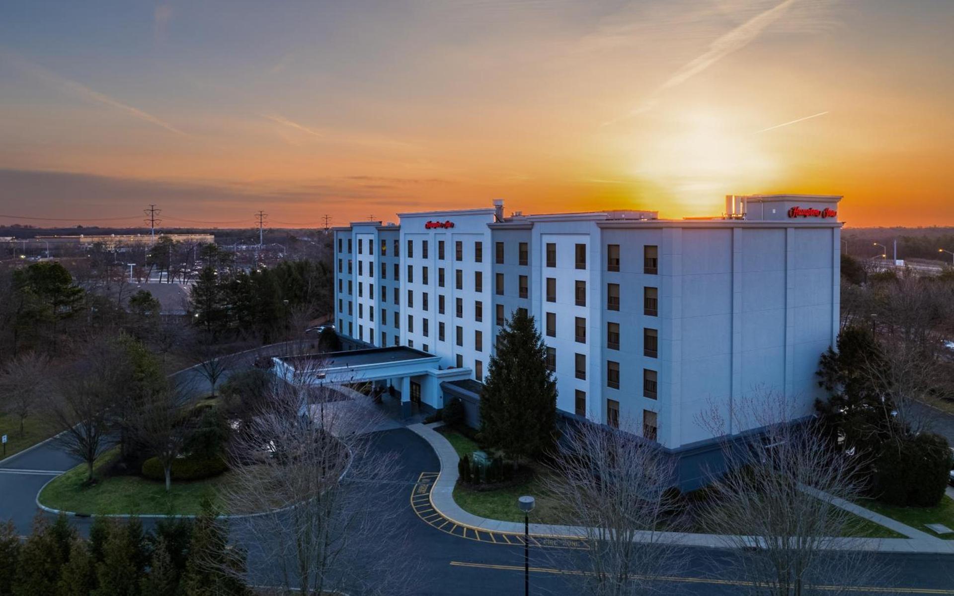Hampton Inn Long Island-Brookhaven photo 3