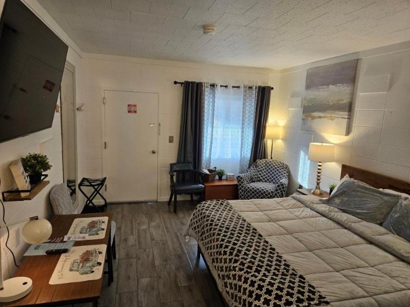Rolling Hills Motel photo 16