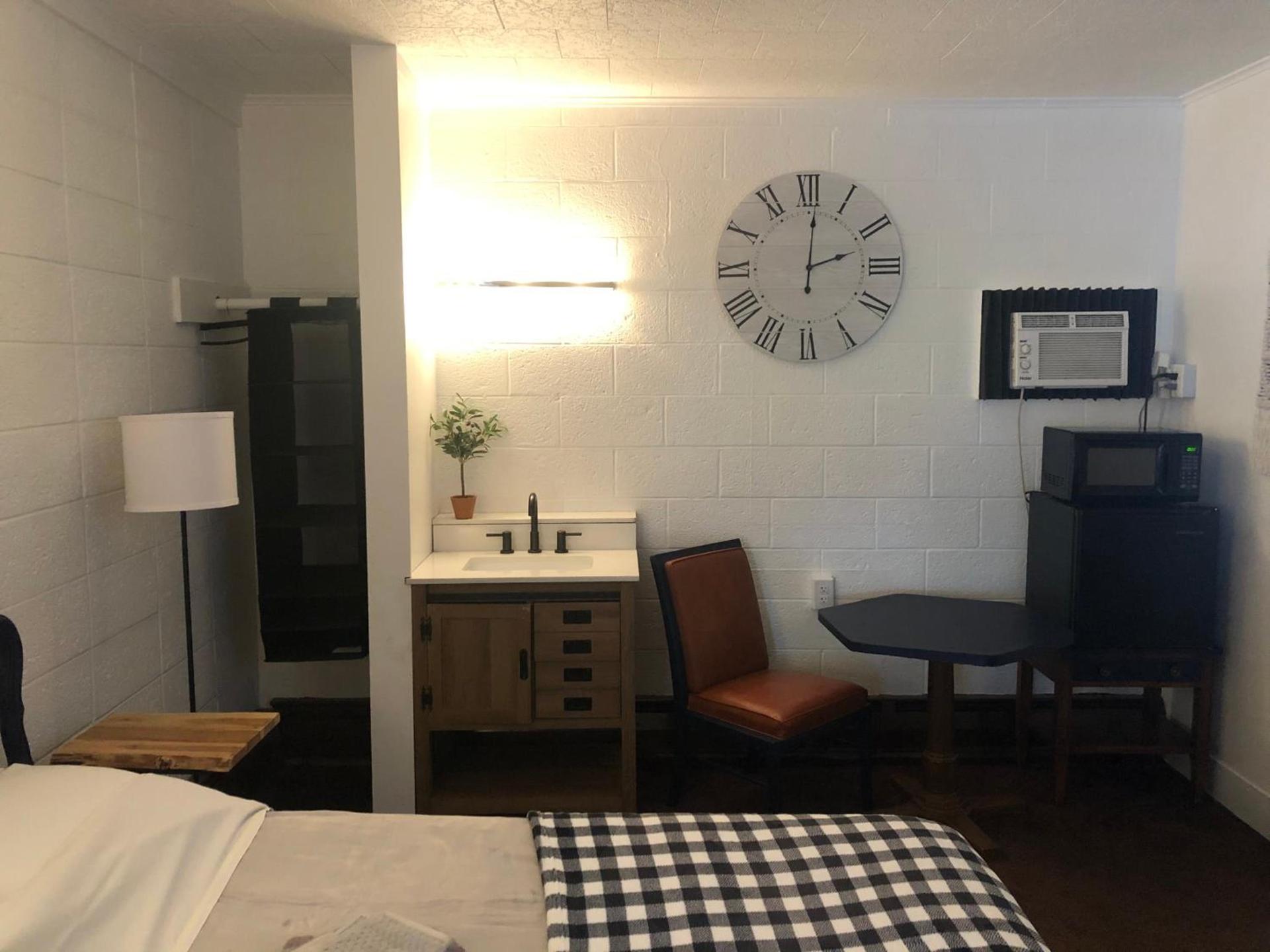 Rolling Hills Motel photo 37
