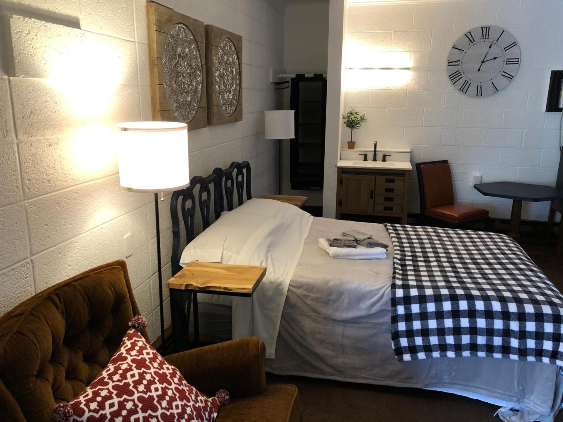 Rolling Hills Motel photo 39