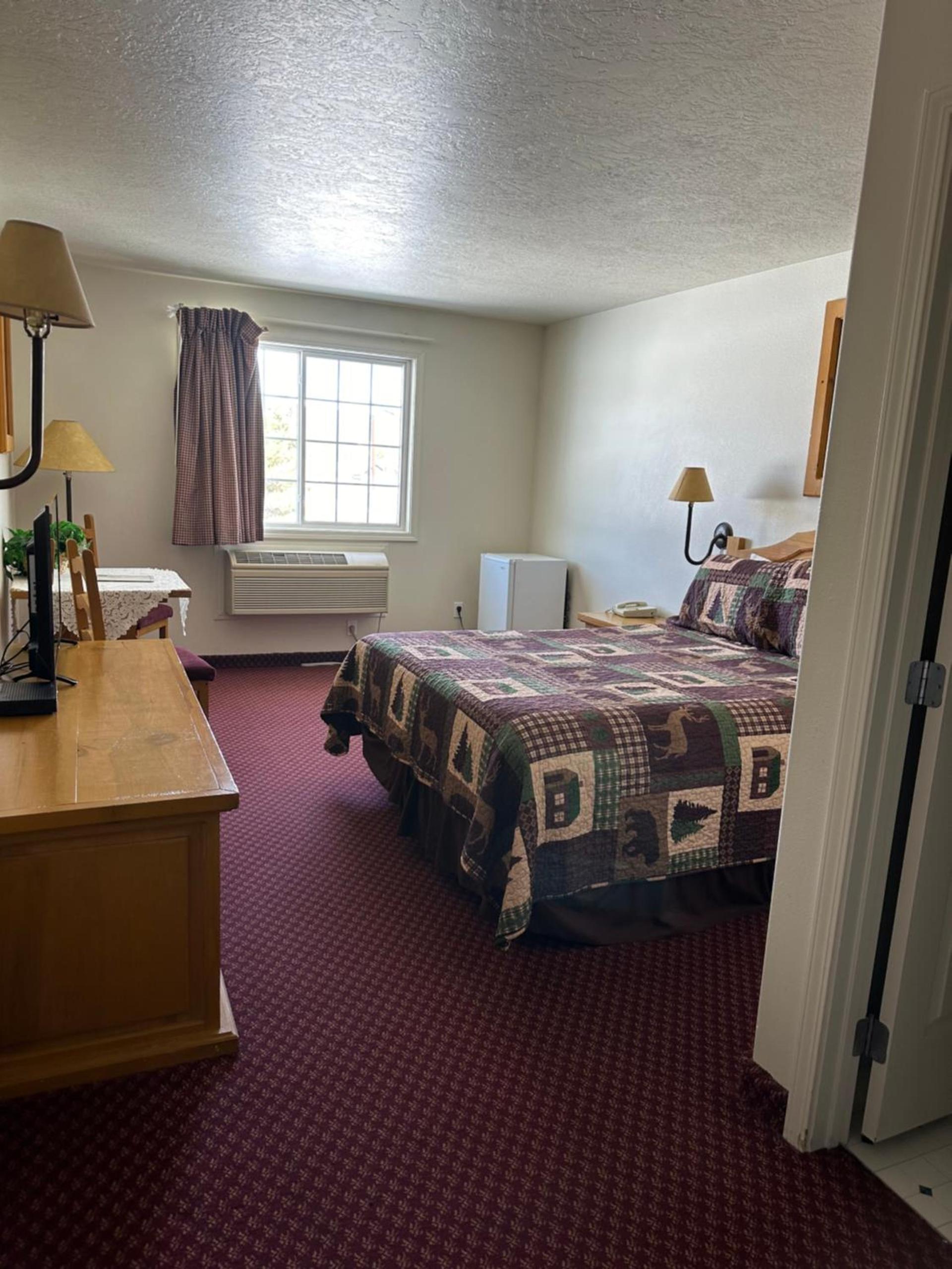 Columbine Inn and Suites photo 7
