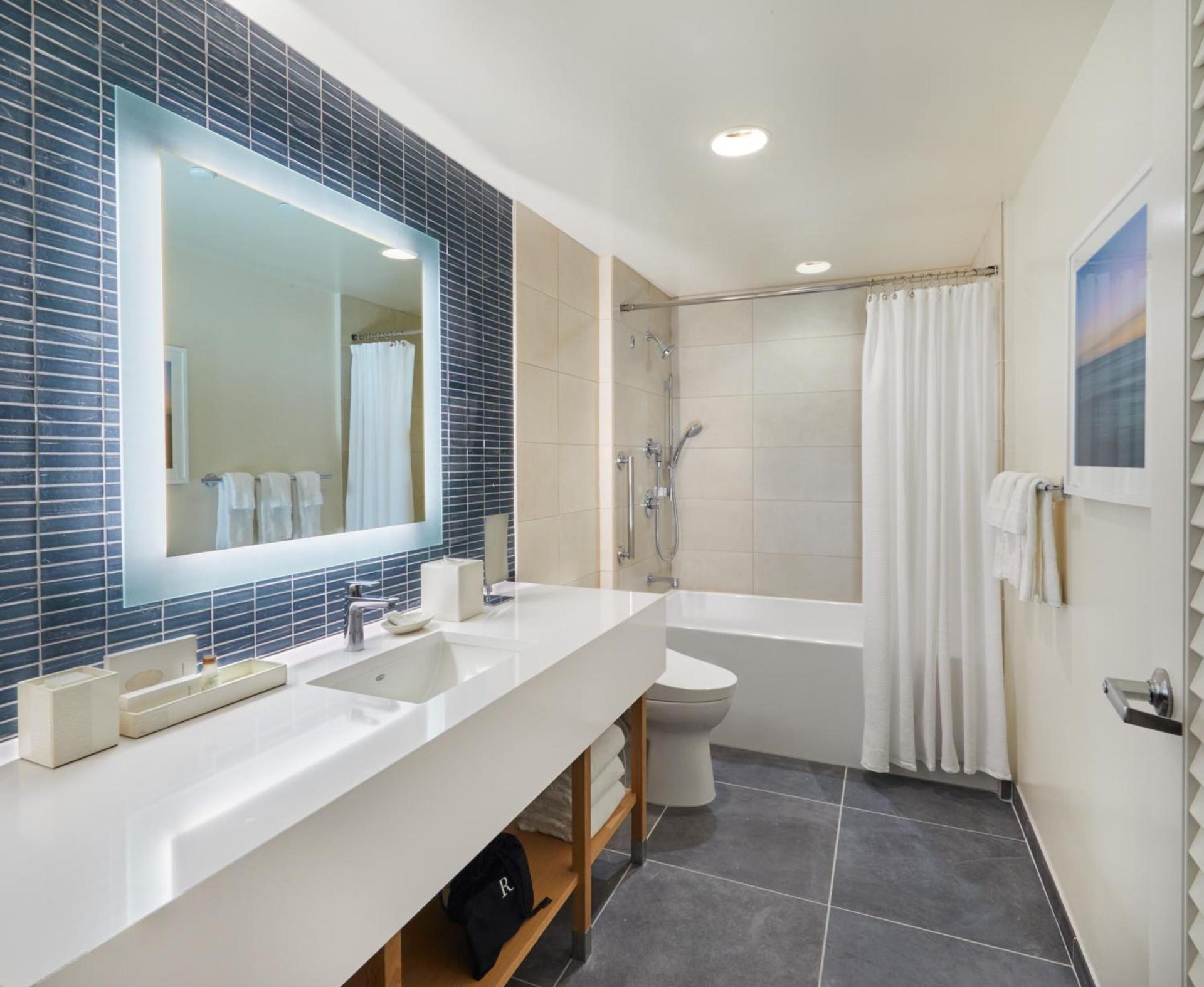 Renaissance Honolulu Hotel & Spa photo 82