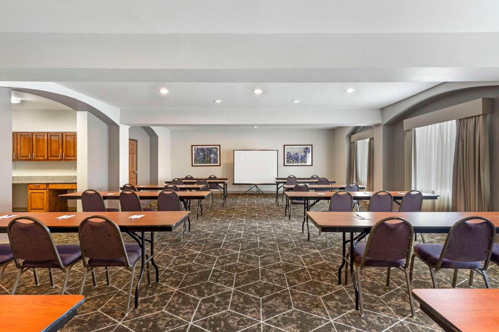 Best Western Fort Worth Inn & Suites photo 6