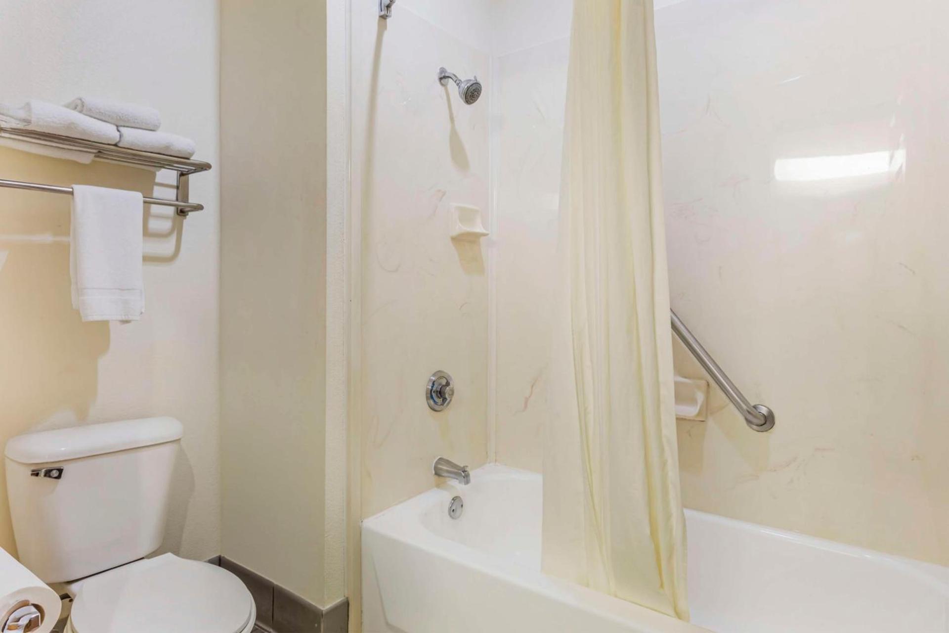 Best Western Fort Worth Inn & Suites photo 13