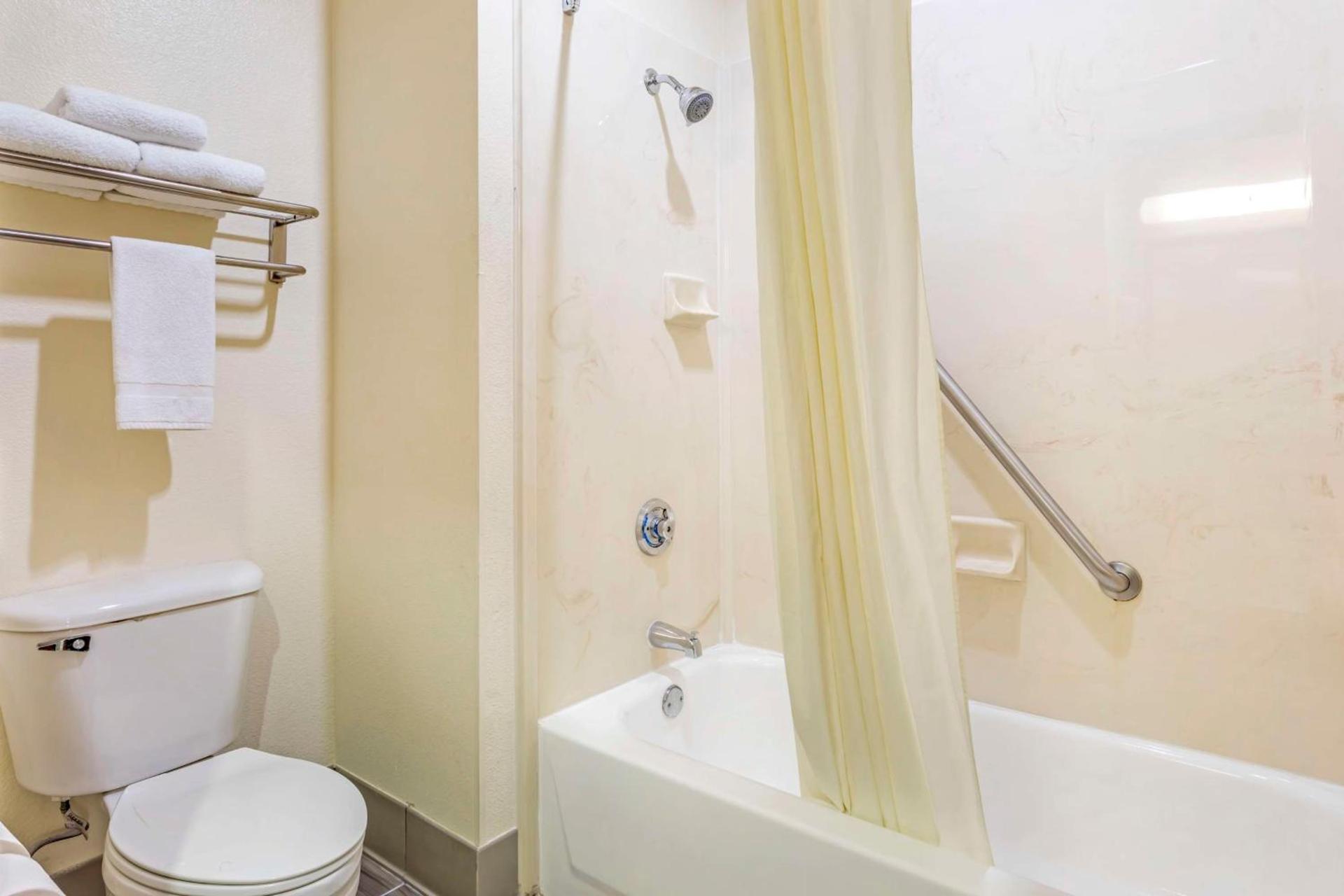 Best Western Fort Worth Inn & Suites photo 16