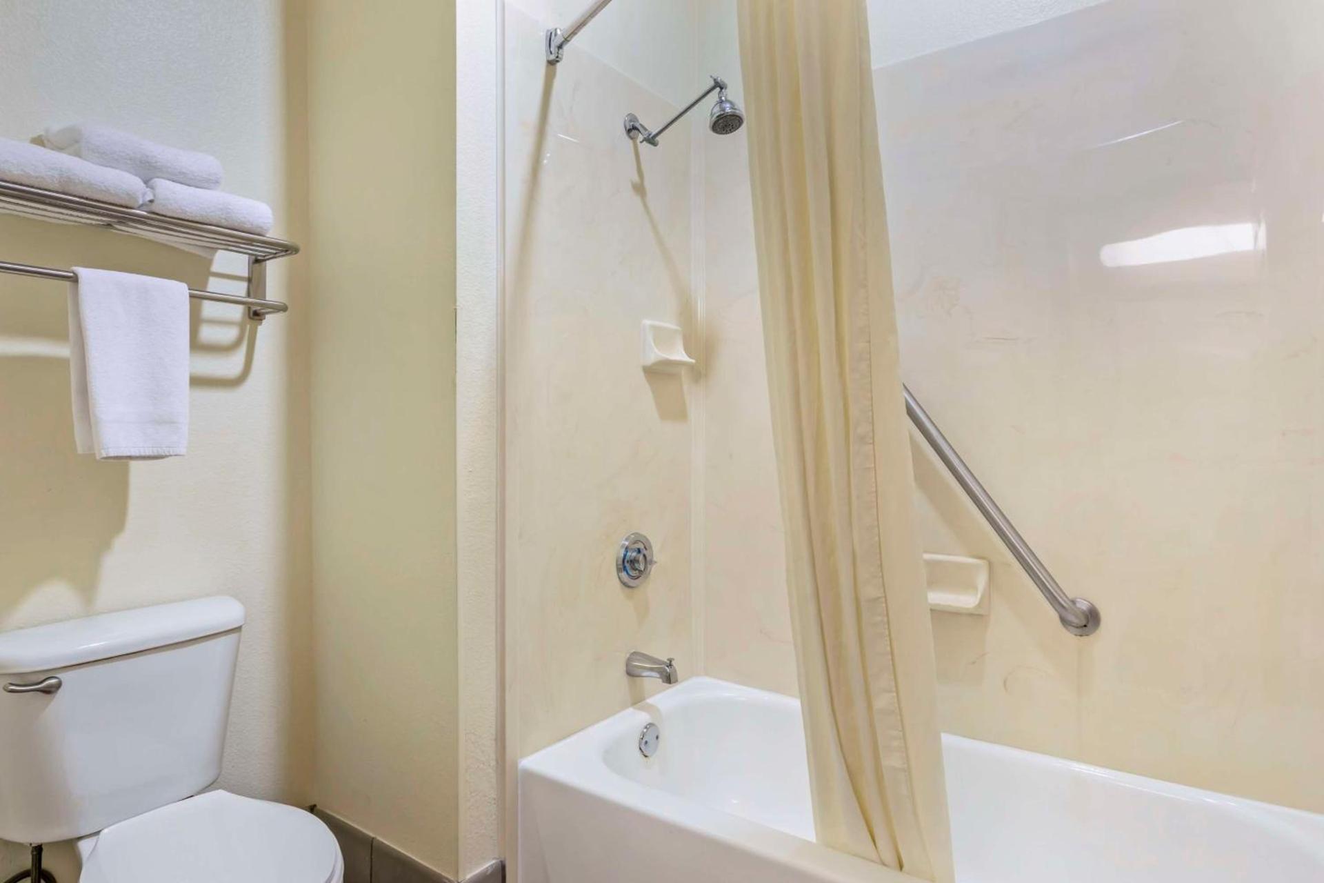 Best Western Fort Worth Inn & Suites photo 22