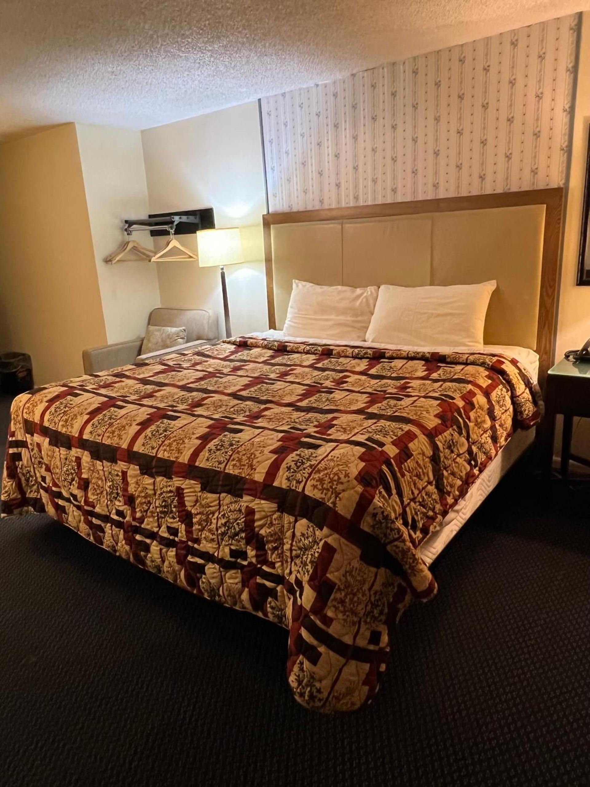 Columbus Motor Inn photo 19
