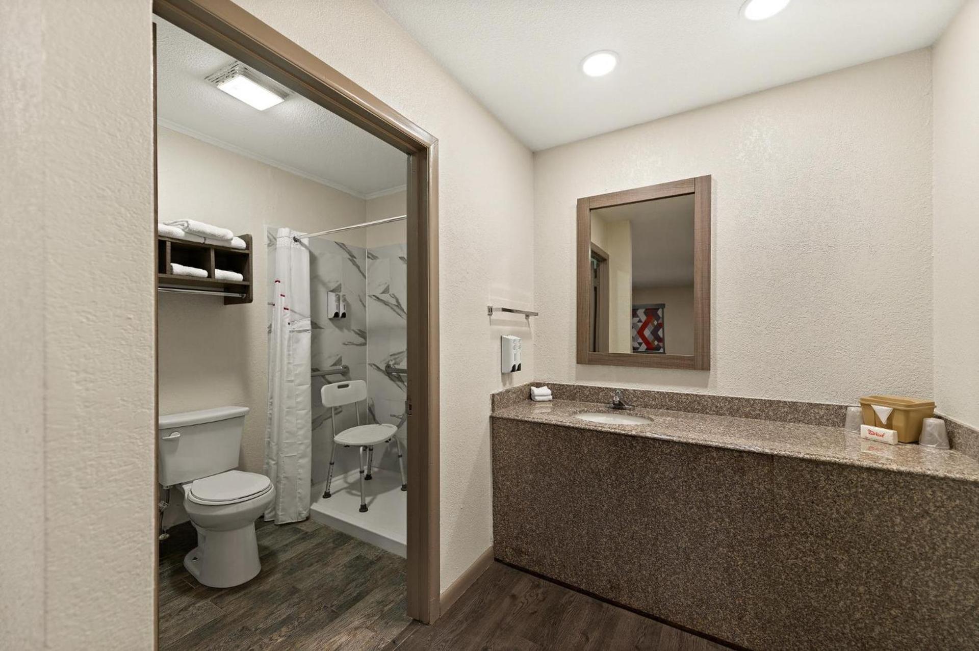 Red Roof Inn Nacogdoches photo 34