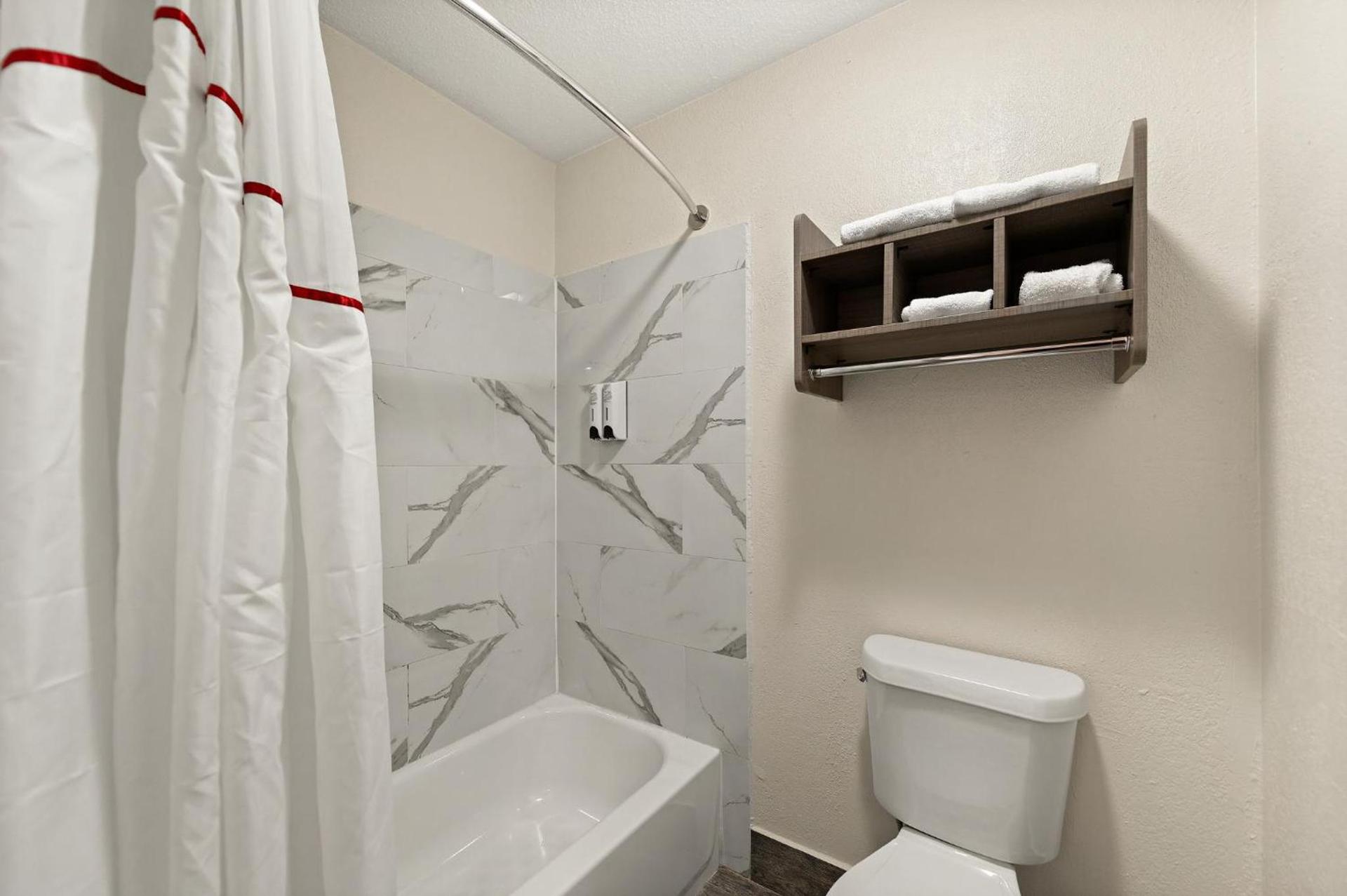 Red Roof Inn Nacogdoches photo 33