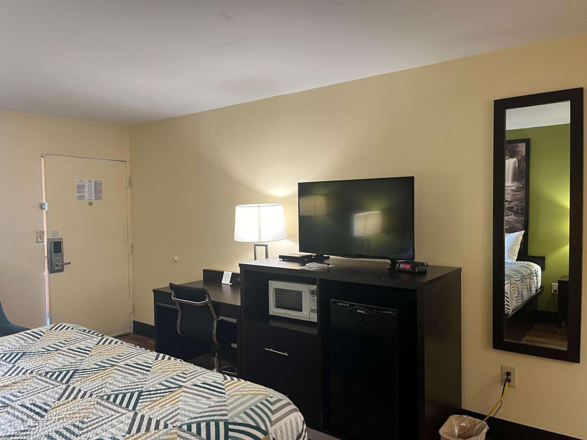 Motel 6 Forsyth, GA Tift College photo 5