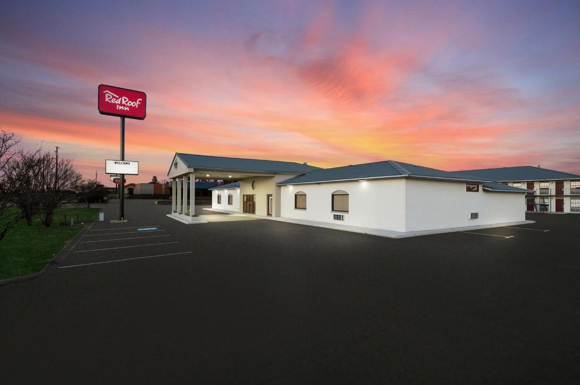 Red Roof Inn Nacogdoches photo 9