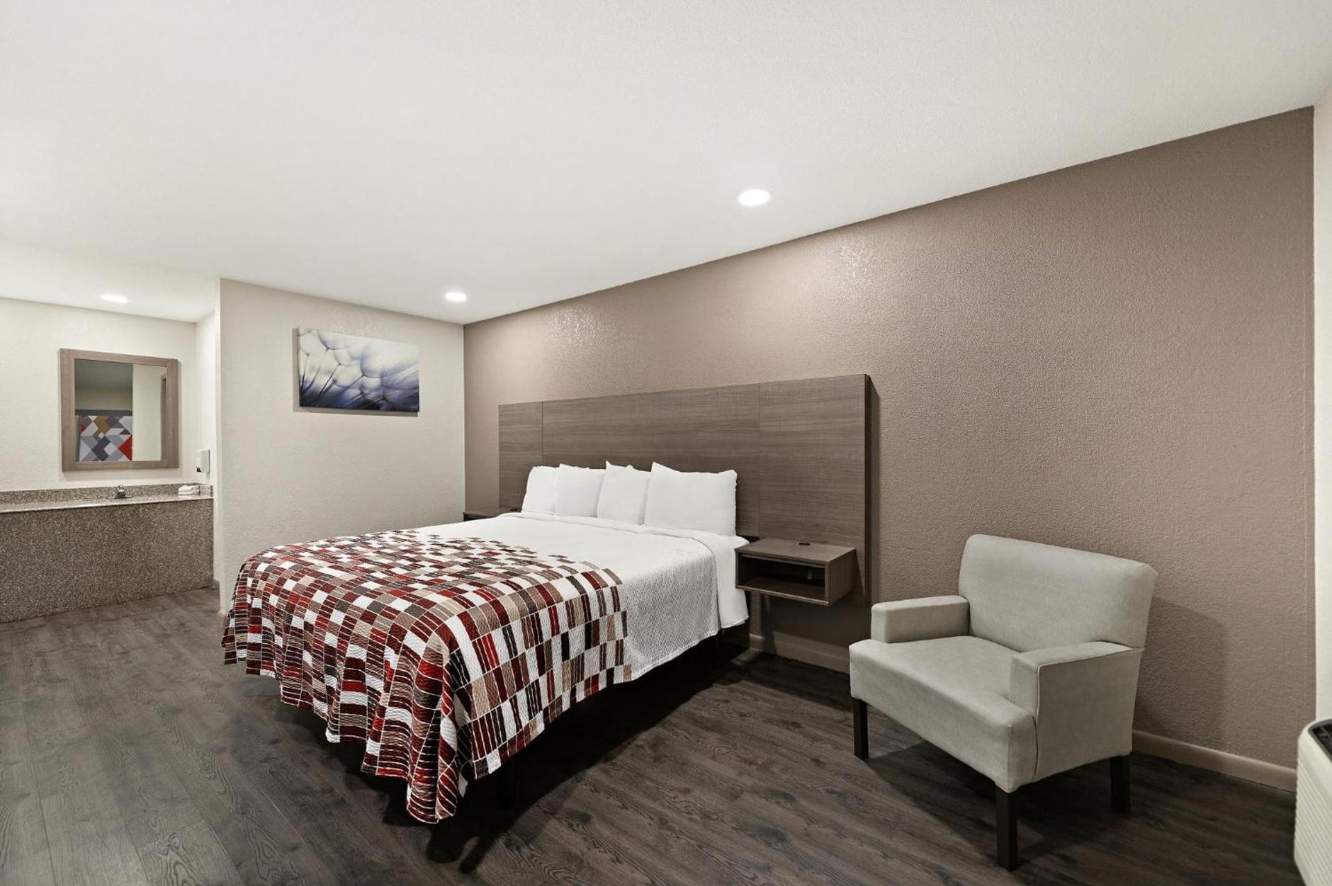 Red Roof Inn Nacogdoches photo 20