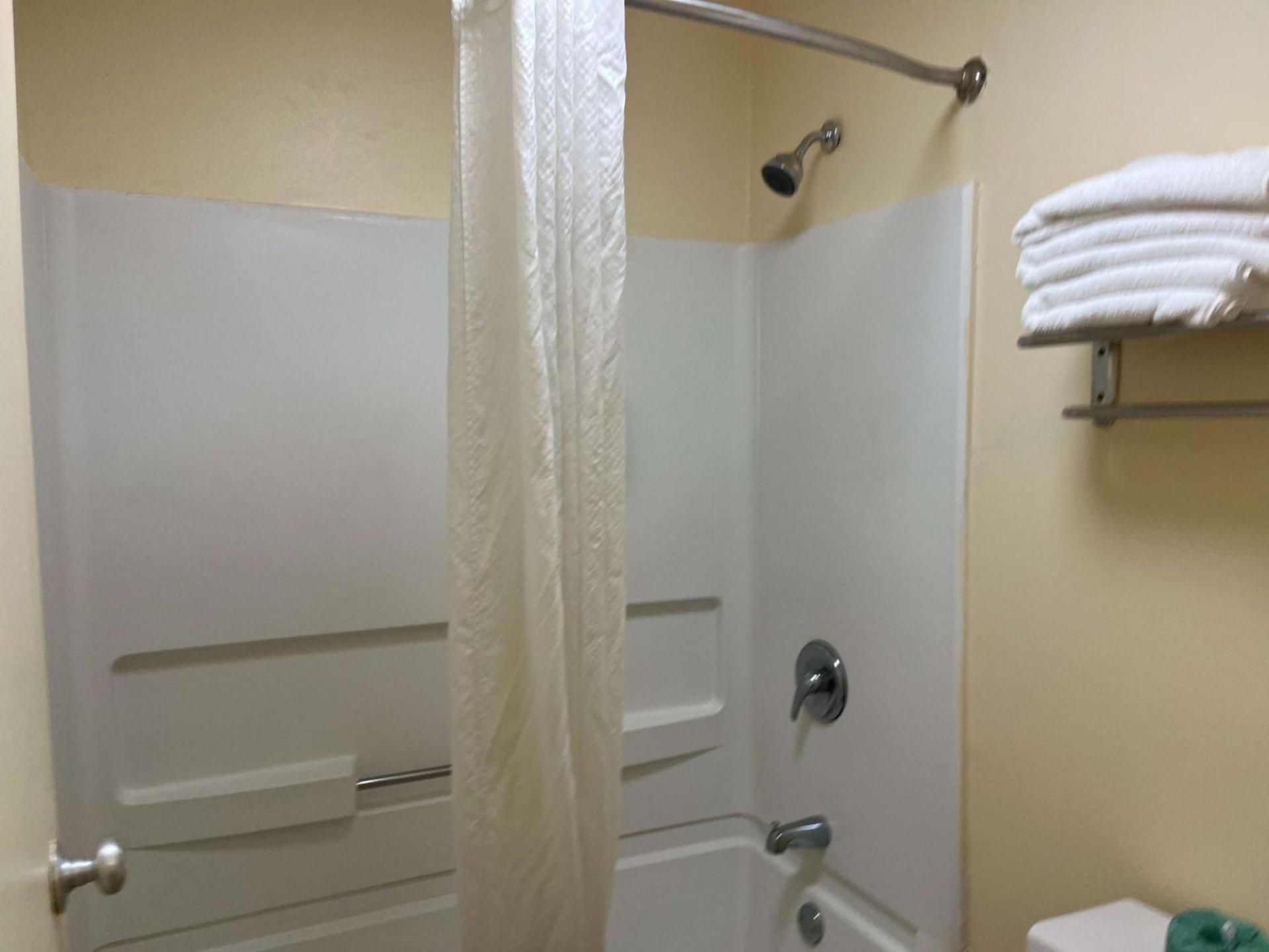 Motel 6 Forsyth, GA Tift College photo 16