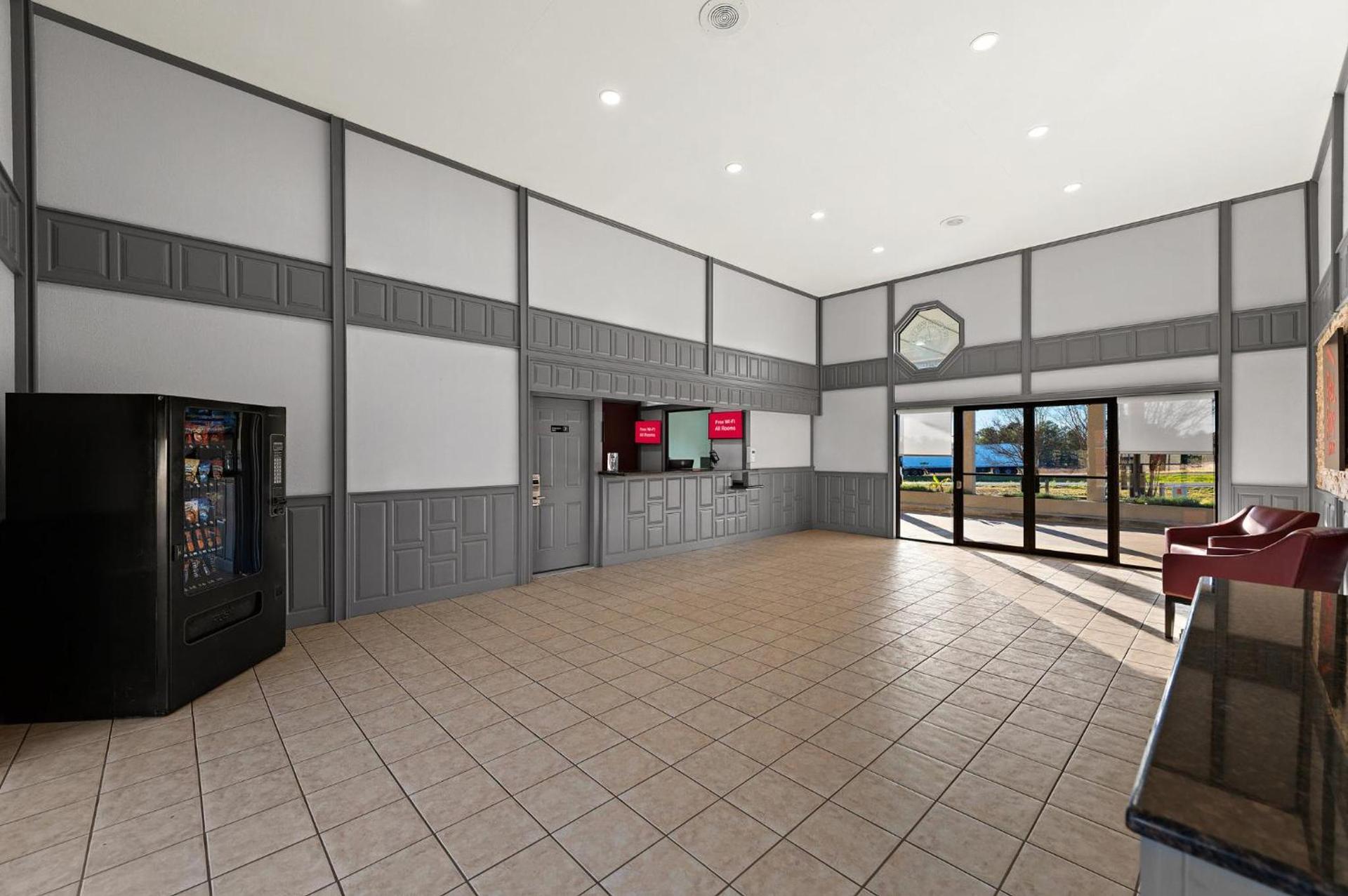 Red Roof Inn Nacogdoches photo 18