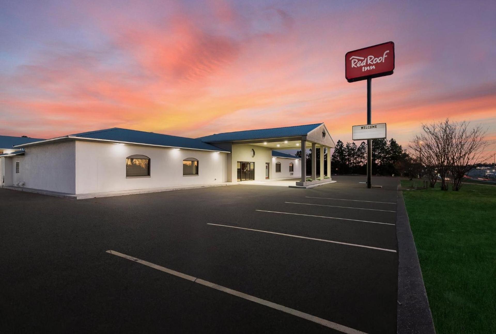 Red Roof Inn Nacogdoches photo 13