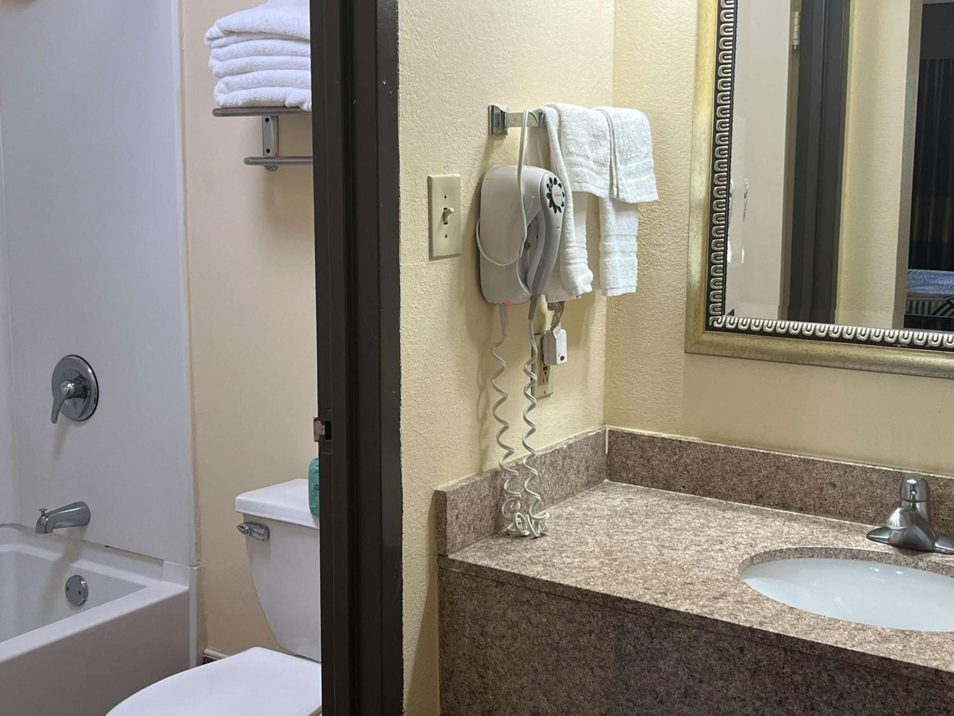 Motel 6 Forsyth, GA Tift College photo 18